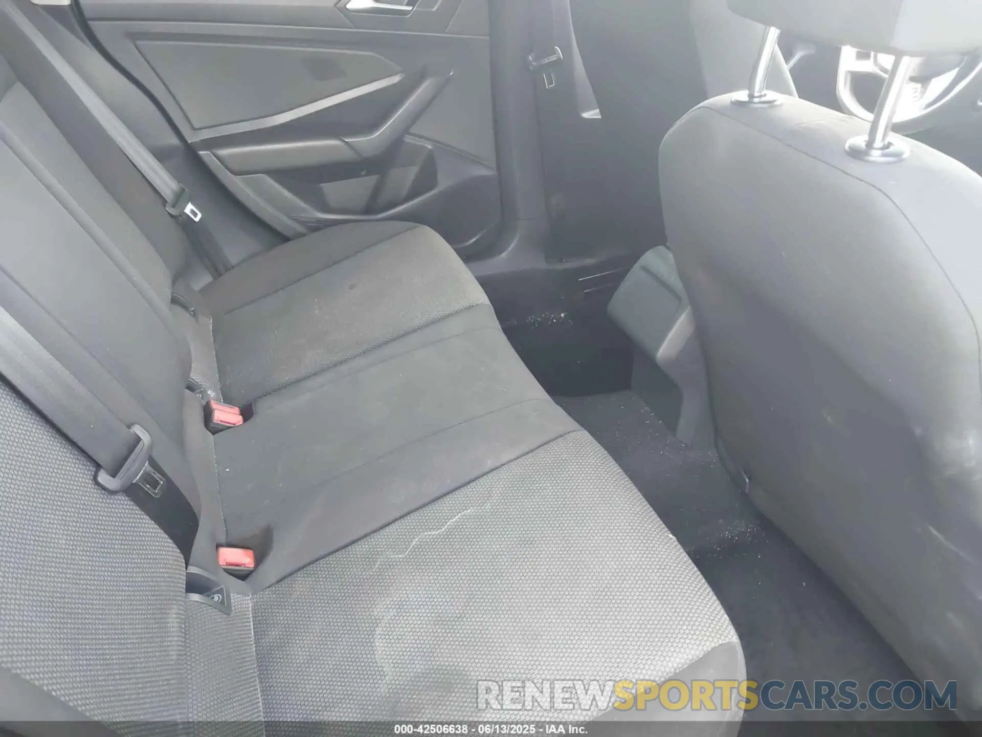 8 Photograph of a damaged car 3VWCB7BU4LM016992 VOLKSWAGEN JETTA 2020