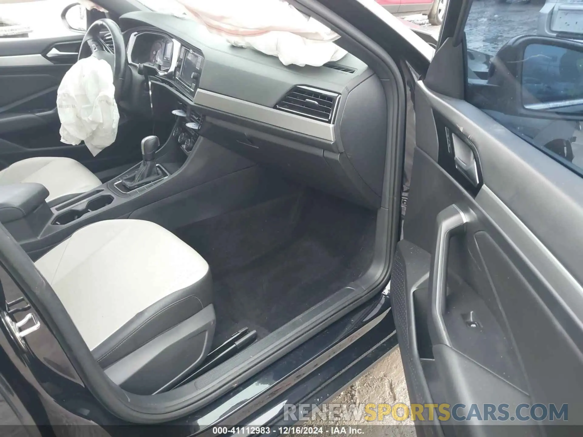 5 Photograph of a damaged car 3VWCB7BU4LM045215 VOLKSWAGEN JETTA 2020
