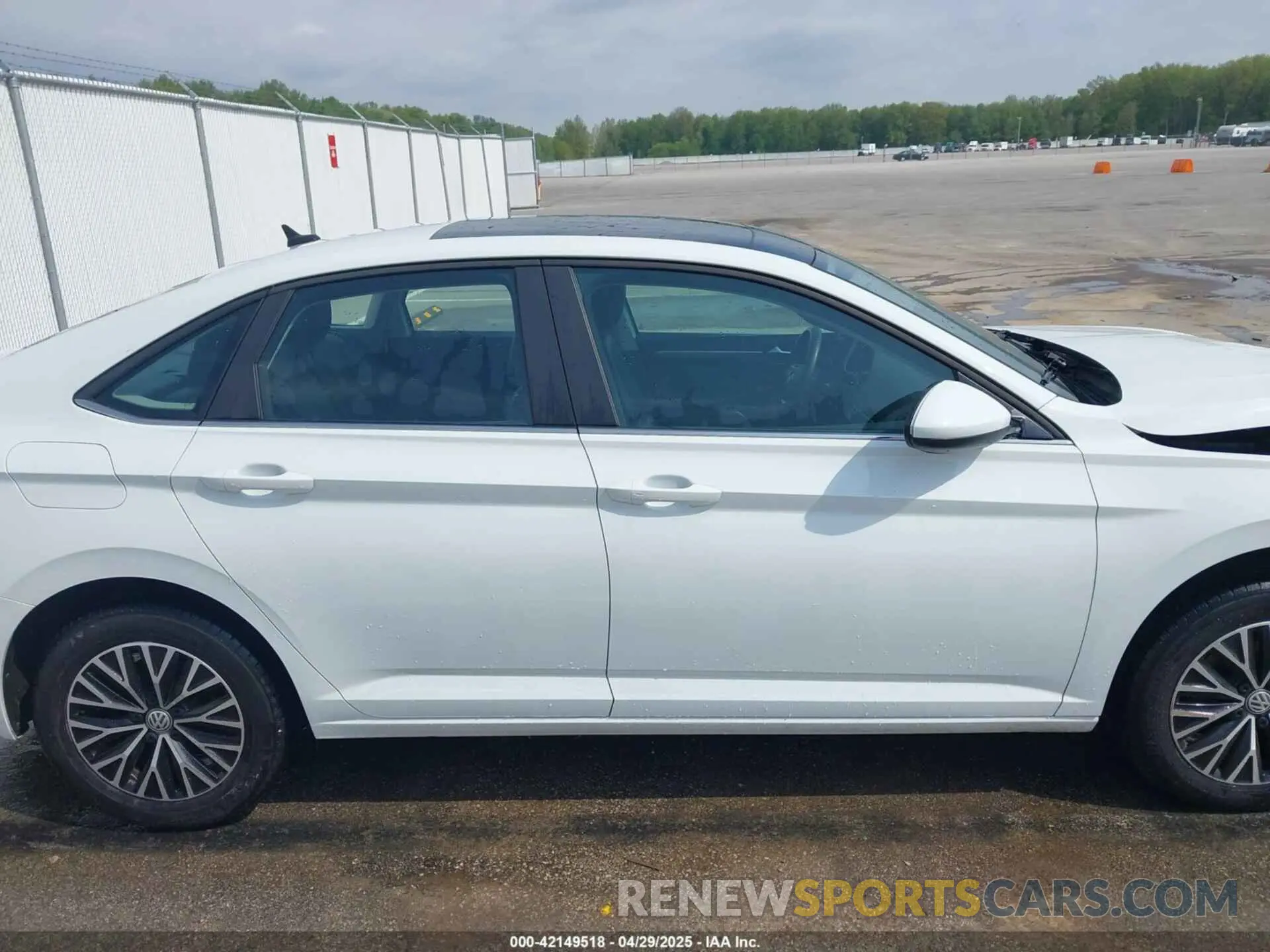 13 Photograph of a damaged car 3VWCB7BU5LM011915 VOLKSWAGEN JETTA 2020