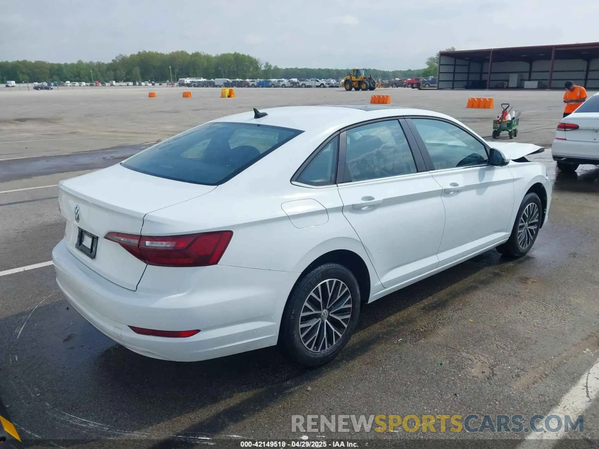 4 Photograph of a damaged car 3VWCB7BU5LM011915 VOLKSWAGEN JETTA 2020
