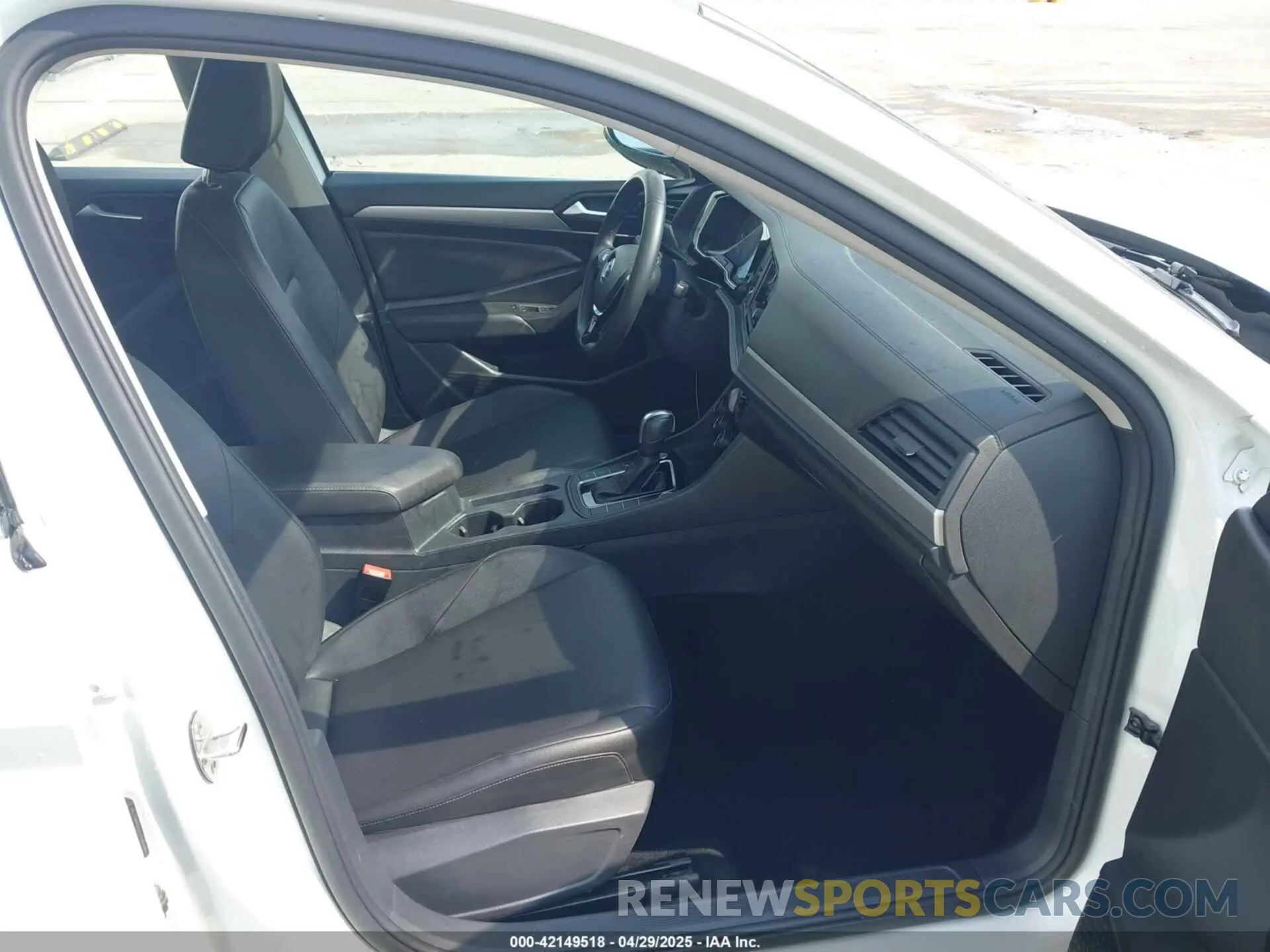 5 Photograph of a damaged car 3VWCB7BU5LM011915 VOLKSWAGEN JETTA 2020