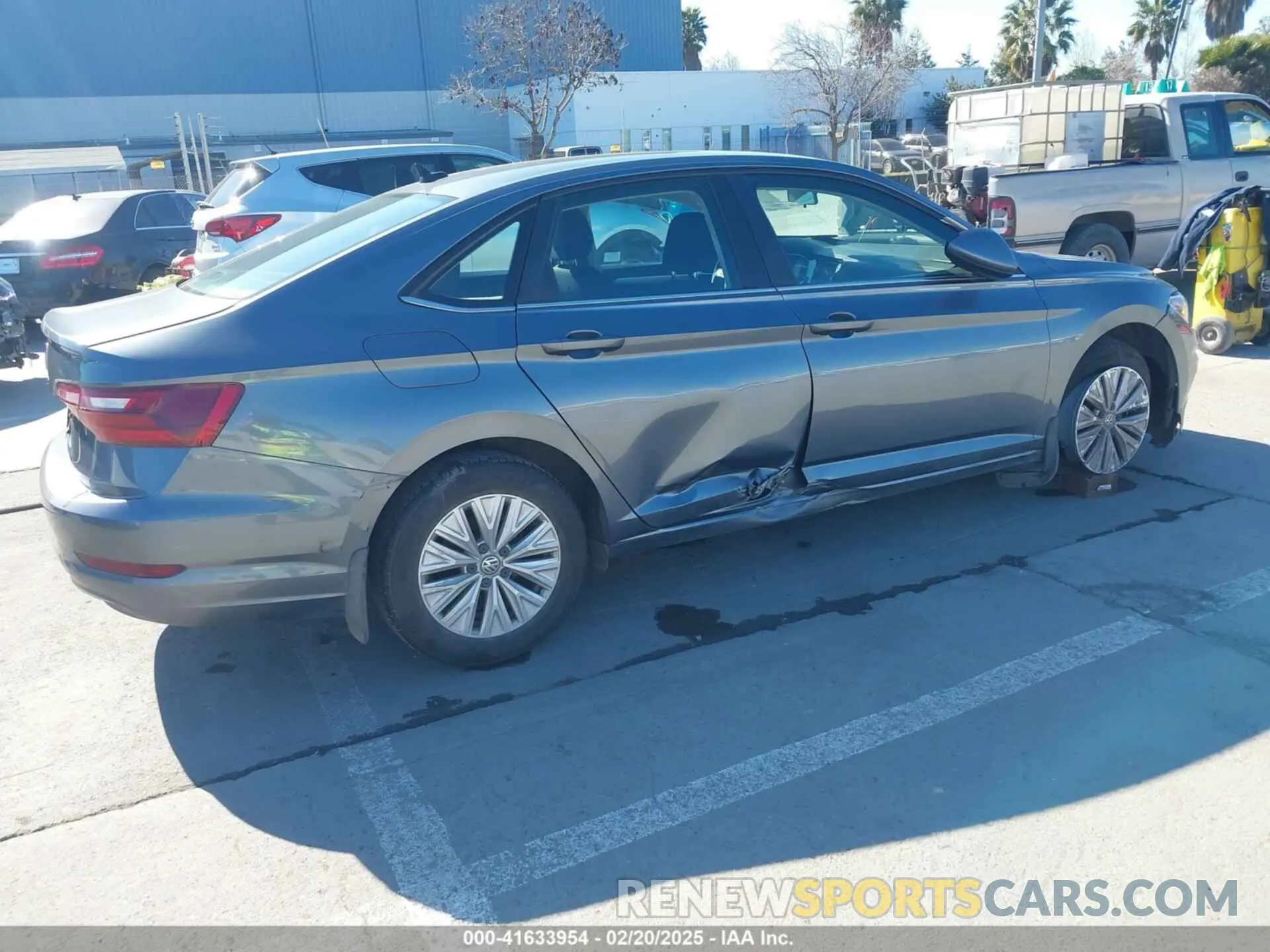 4 Photograph of a damaged car 3VWCB7BU7LM065488 VOLKSWAGEN JETTA 2020