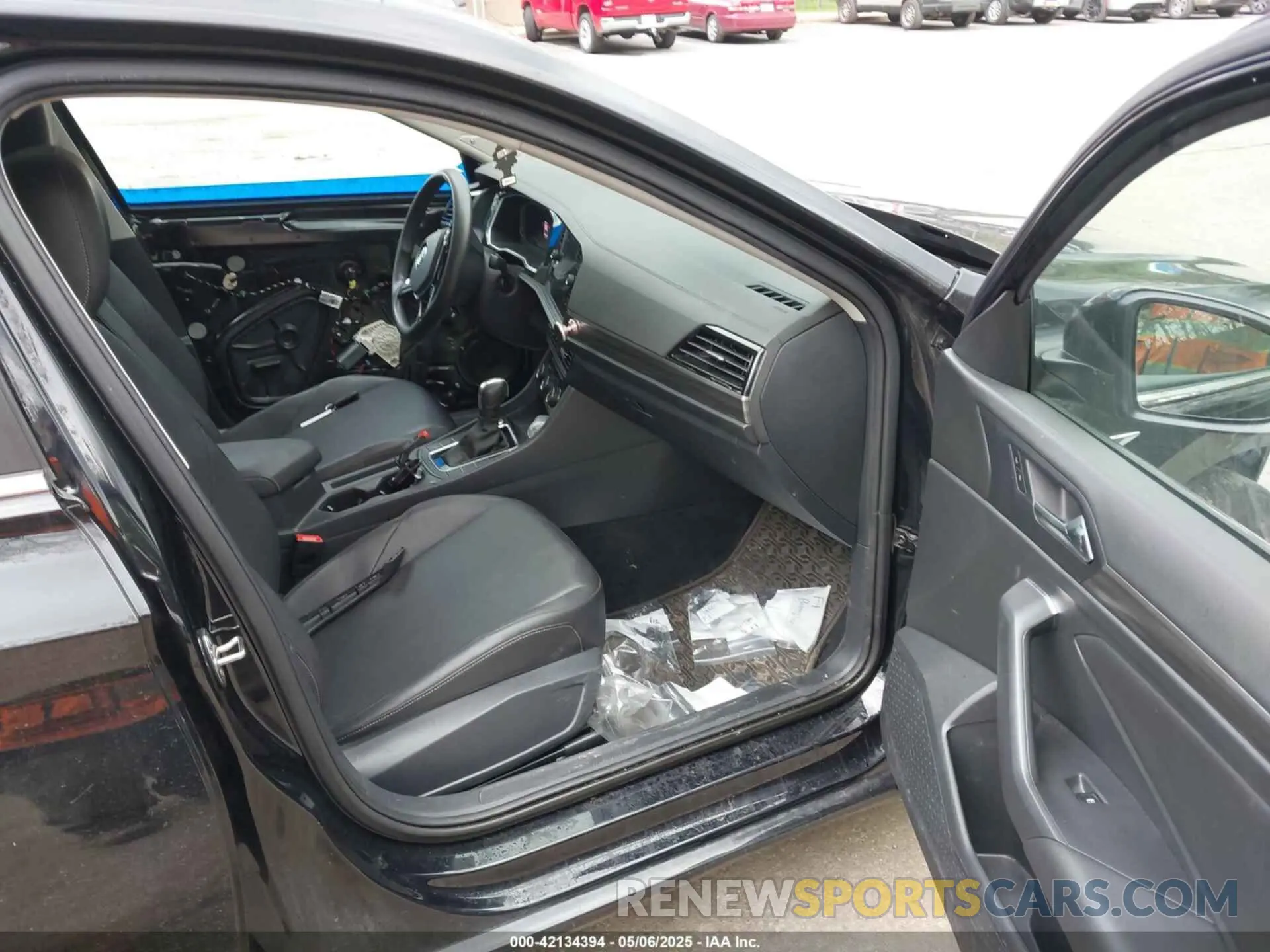 5 Photograph of a damaged car 3VWE57BU2LM081811 VOLKSWAGEN JETTA 2020