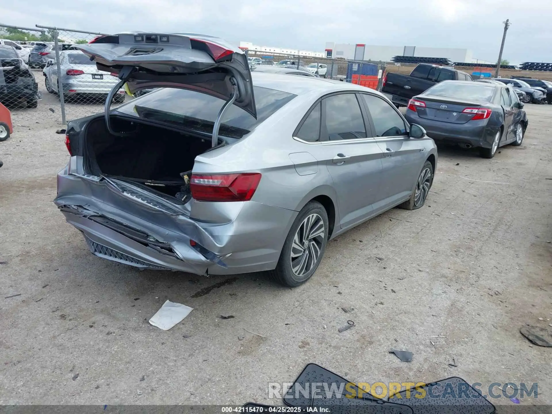 4 Photograph of a damaged car 3VWEB7BU4LM010179 VOLKSWAGEN JETTA 2020