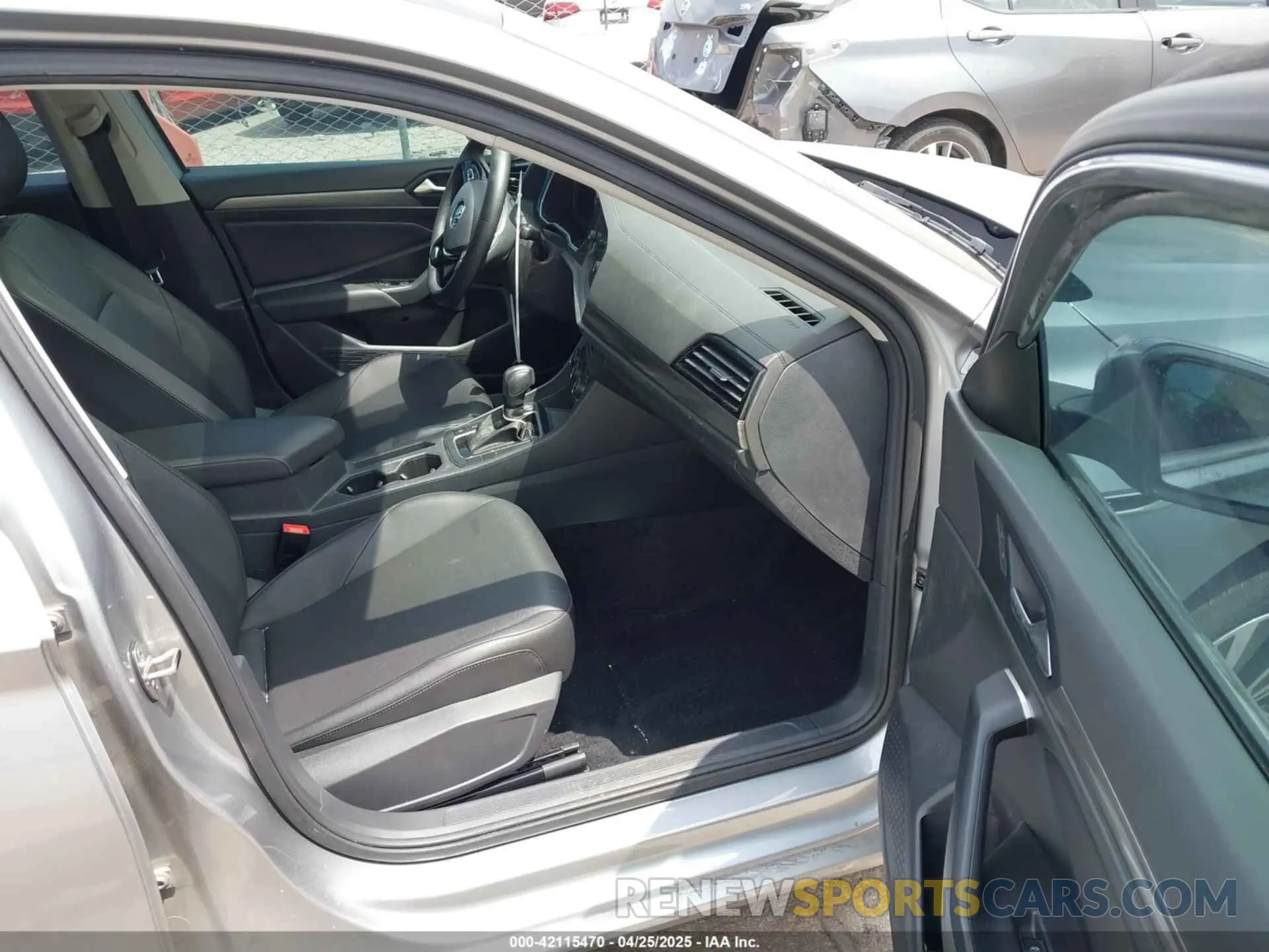 5 Photograph of a damaged car 3VWEB7BU4LM010179 VOLKSWAGEN JETTA 2020