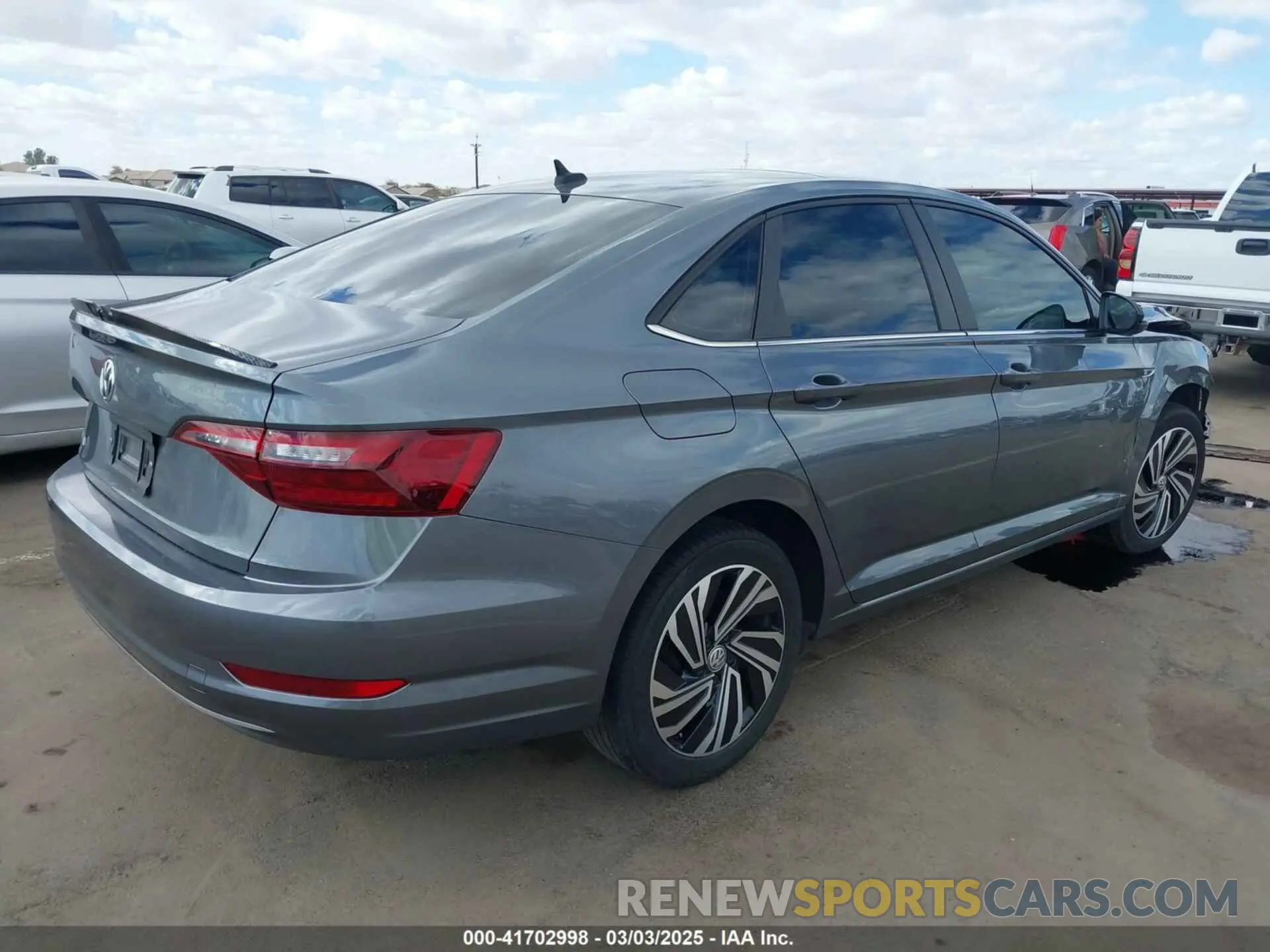 4 Photograph of a damaged car 3VWEB7BU8LM010315 VOLKSWAGEN JETTA 2020