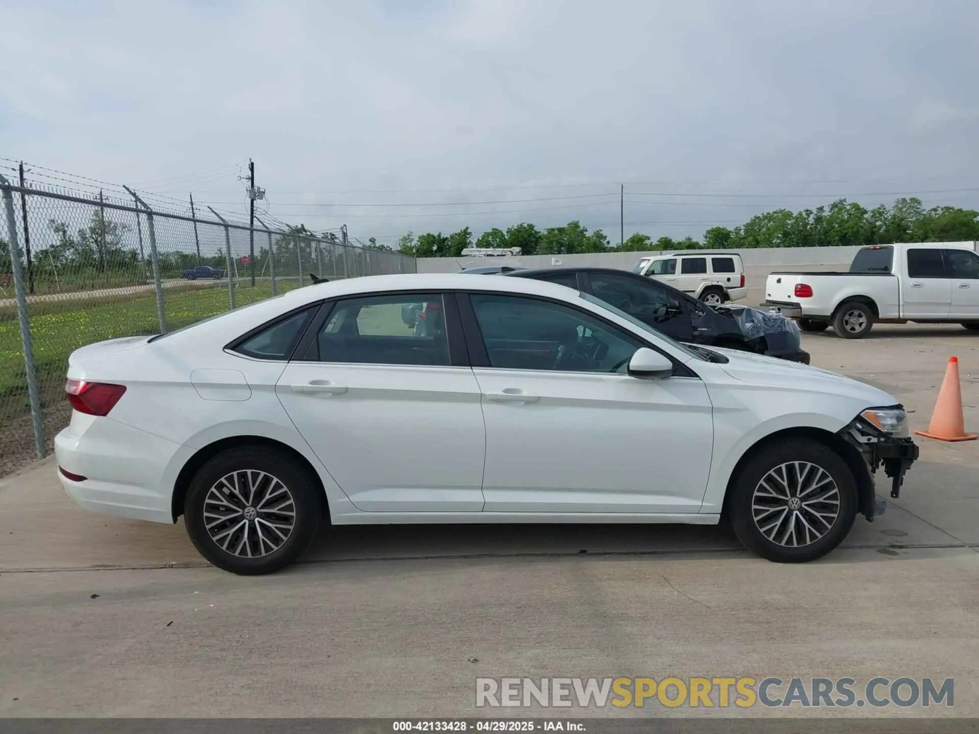 13 Photograph of a damaged car 3VWC57BU1MM003724 VOLKSWAGEN JETTA 2021