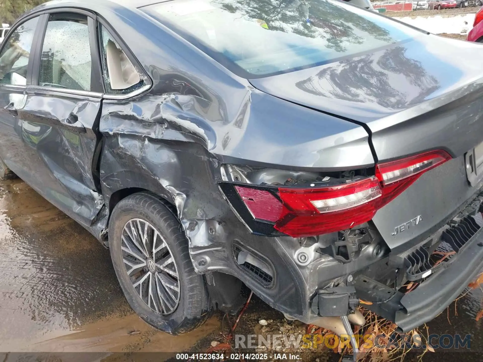 17 Photograph of a damaged car 3VWC57BU5MM050691 VOLKSWAGEN JETTA 2021