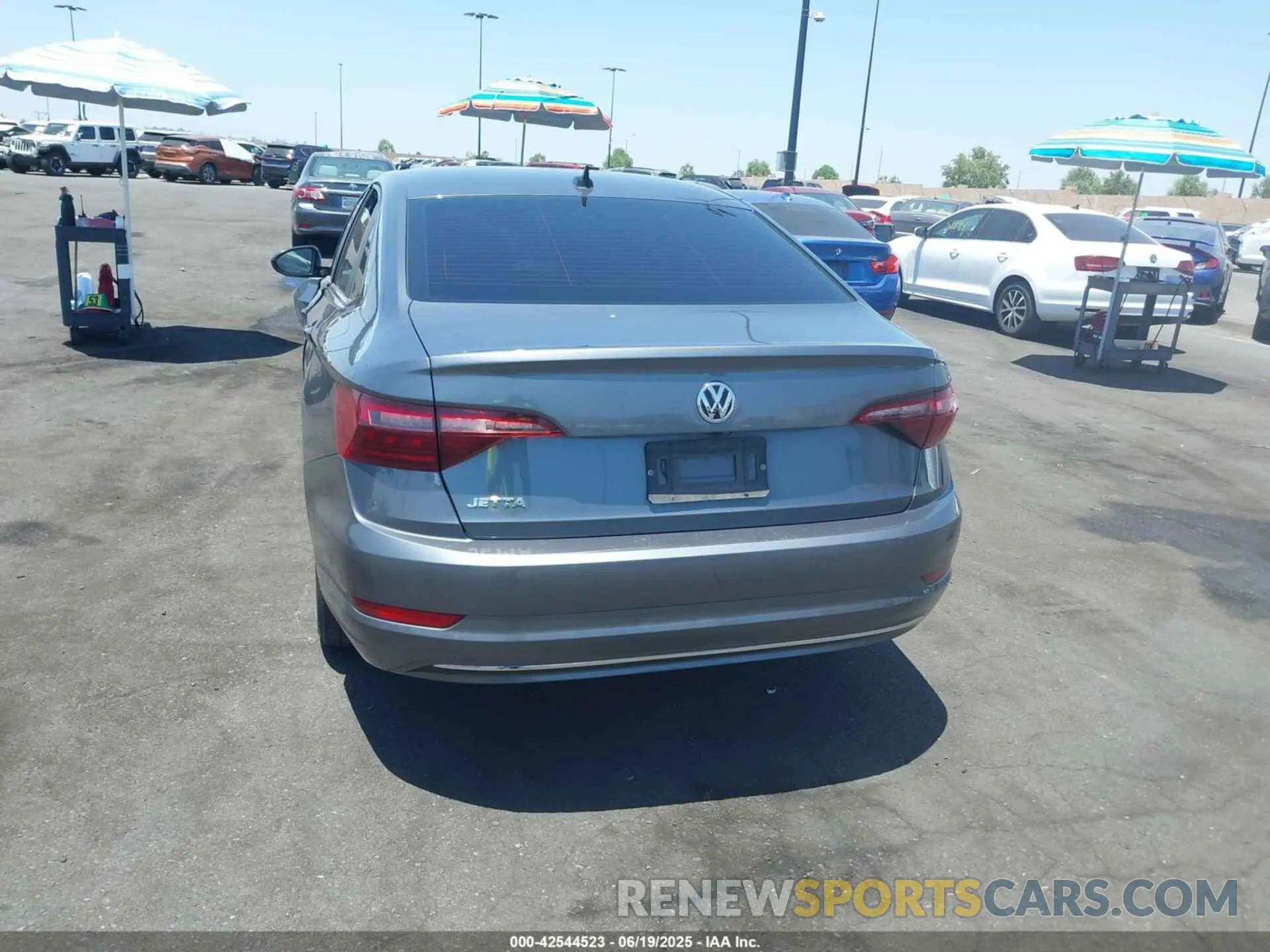 16 Photograph of a damaged car 3VWC57BU6MM006652 VOLKSWAGEN JETTA 2021