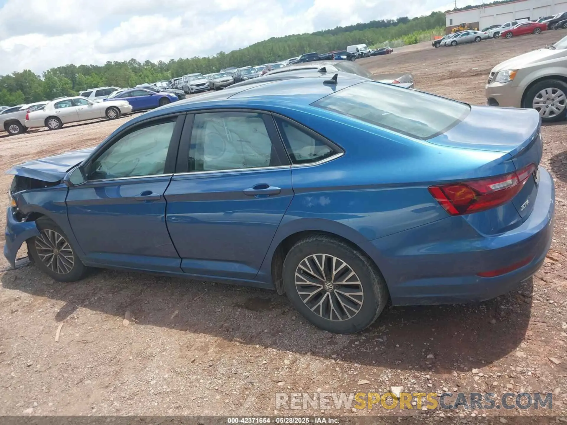 14 Photograph of a damaged car 3VWC57BU6MM033172 VOLKSWAGEN JETTA 2021