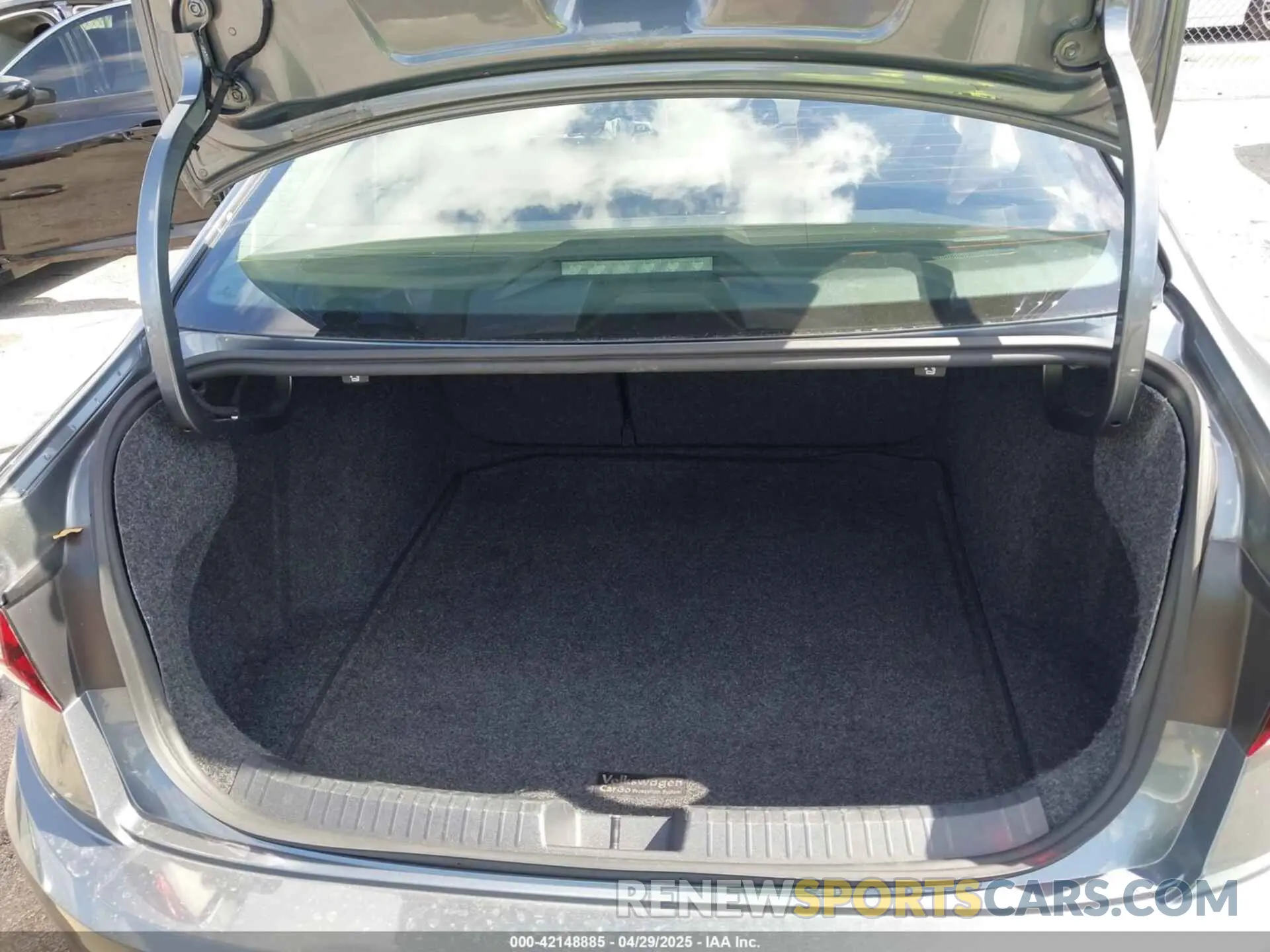 19 Фотография поврежденного автомобиля 3VWC57BU7MM013061 VOLKSWAGEN JETTA 2021