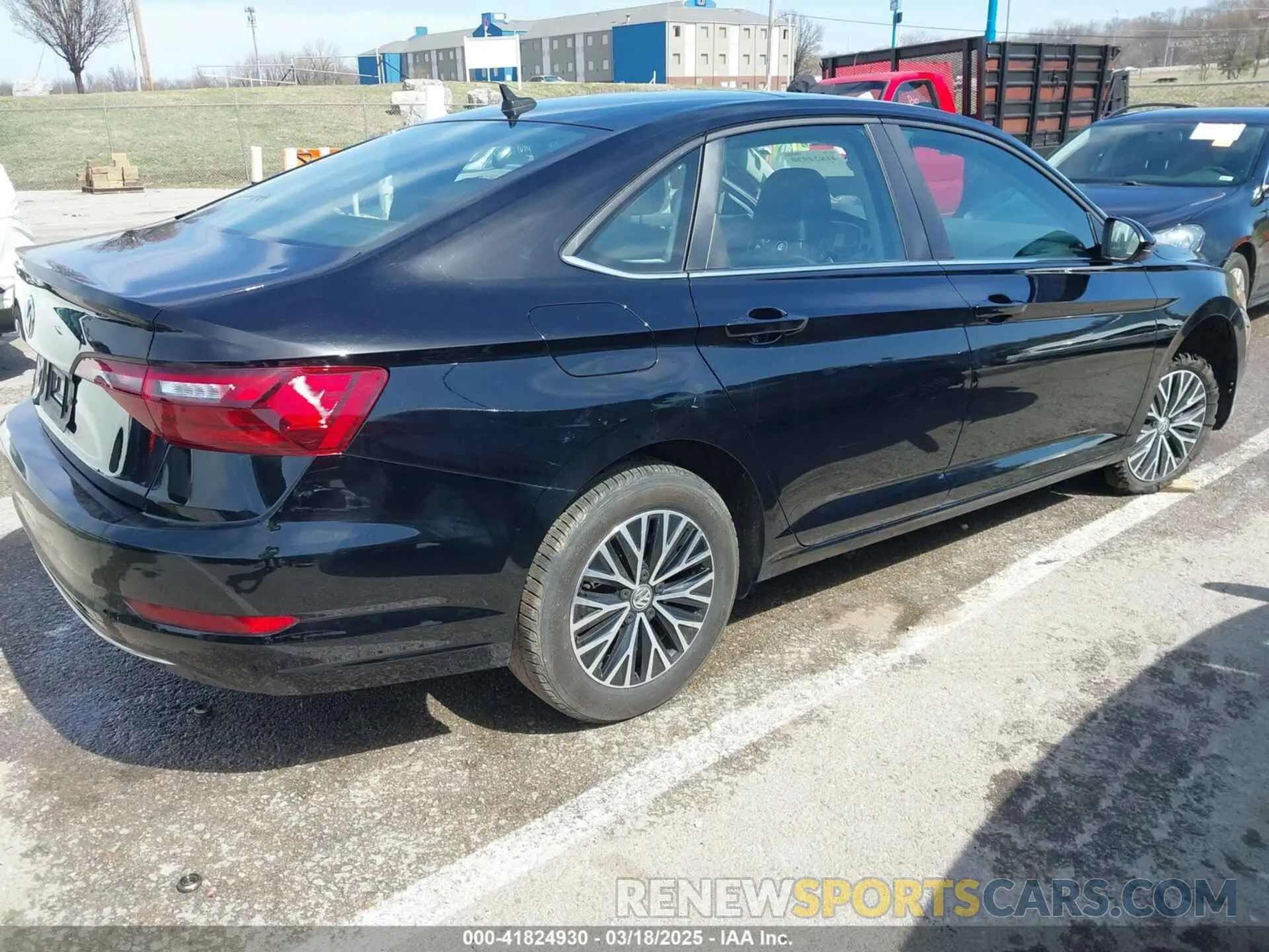 17 Photograph of a damaged car 3VWC57BU7MM015909 VOLKSWAGEN JETTA 2021