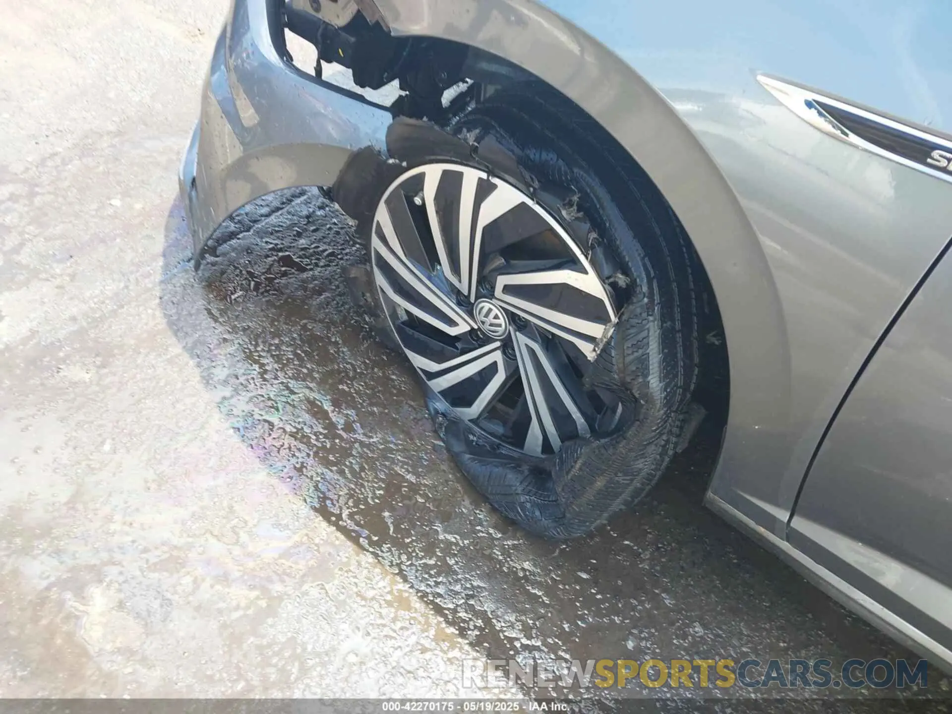 18 Photograph of a damaged car 3VWG57BU9MM100493 VOLKSWAGEN JETTA 2021