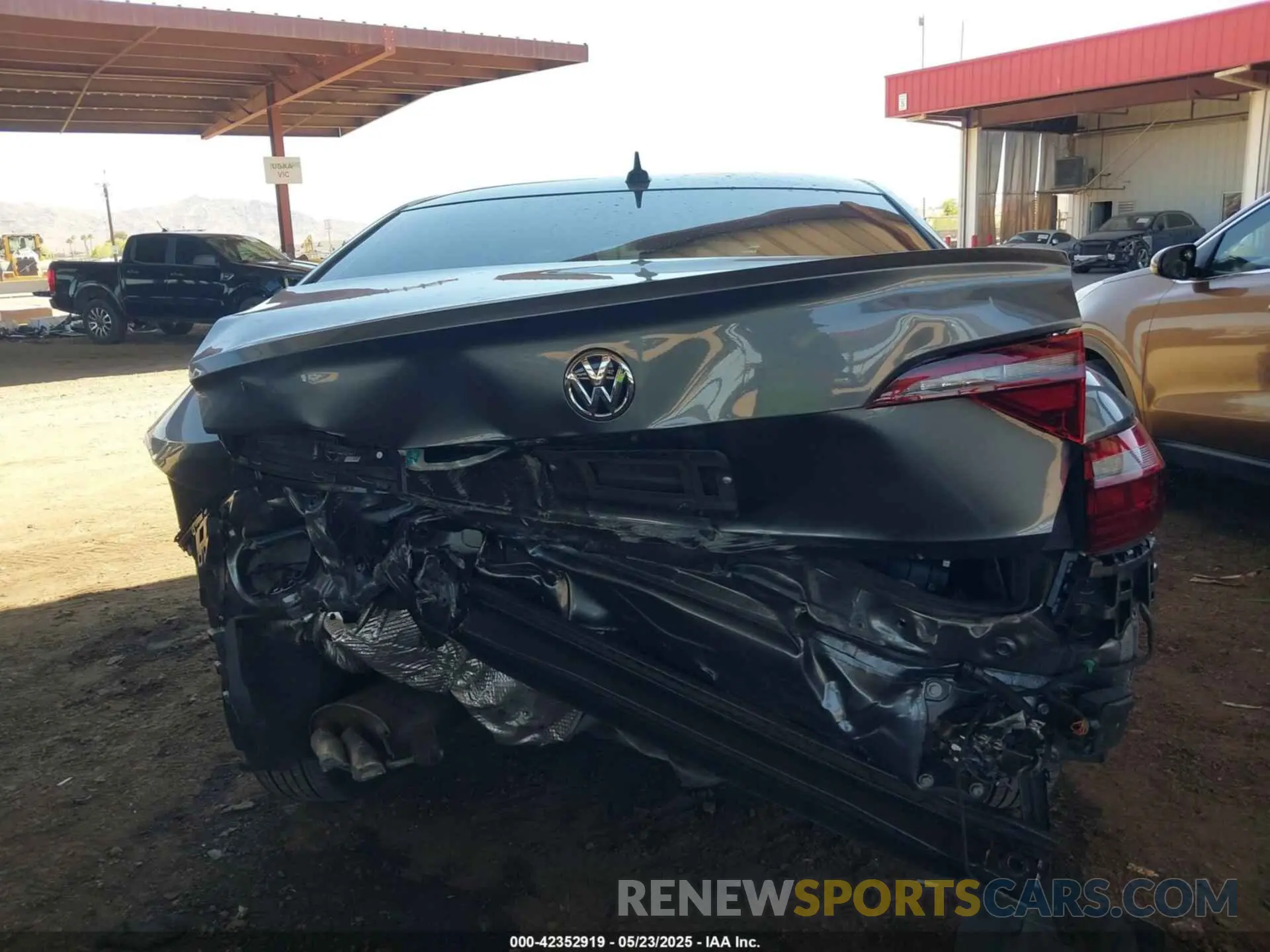 17 Photograph of a damaged car 3VWN57BU4MM052294 VOLKSWAGEN JETTA 2021
