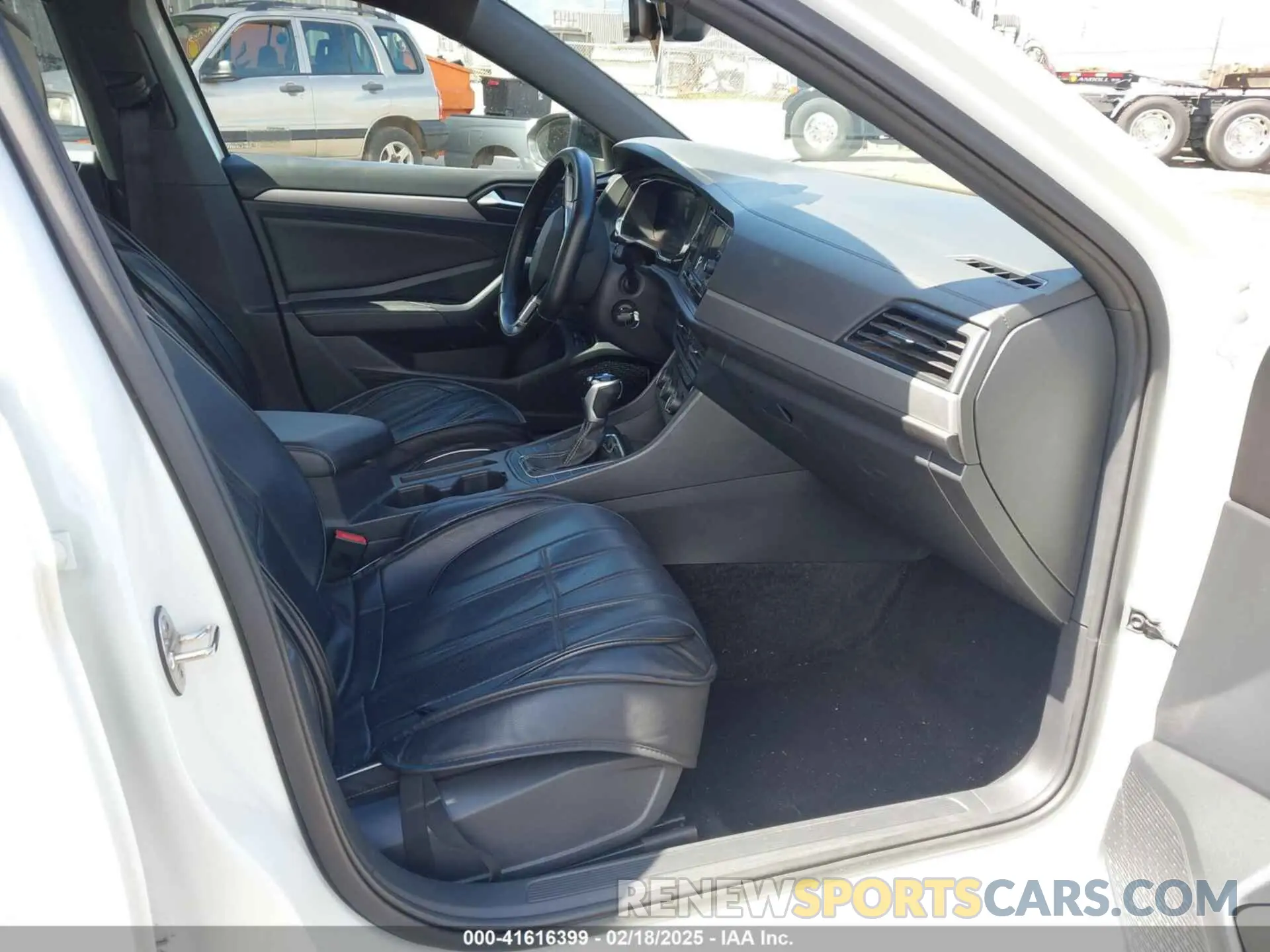 5 Photograph of a damaged car 3VWBM7BU0PM016242 VOLKSWAGEN JETTA 2023