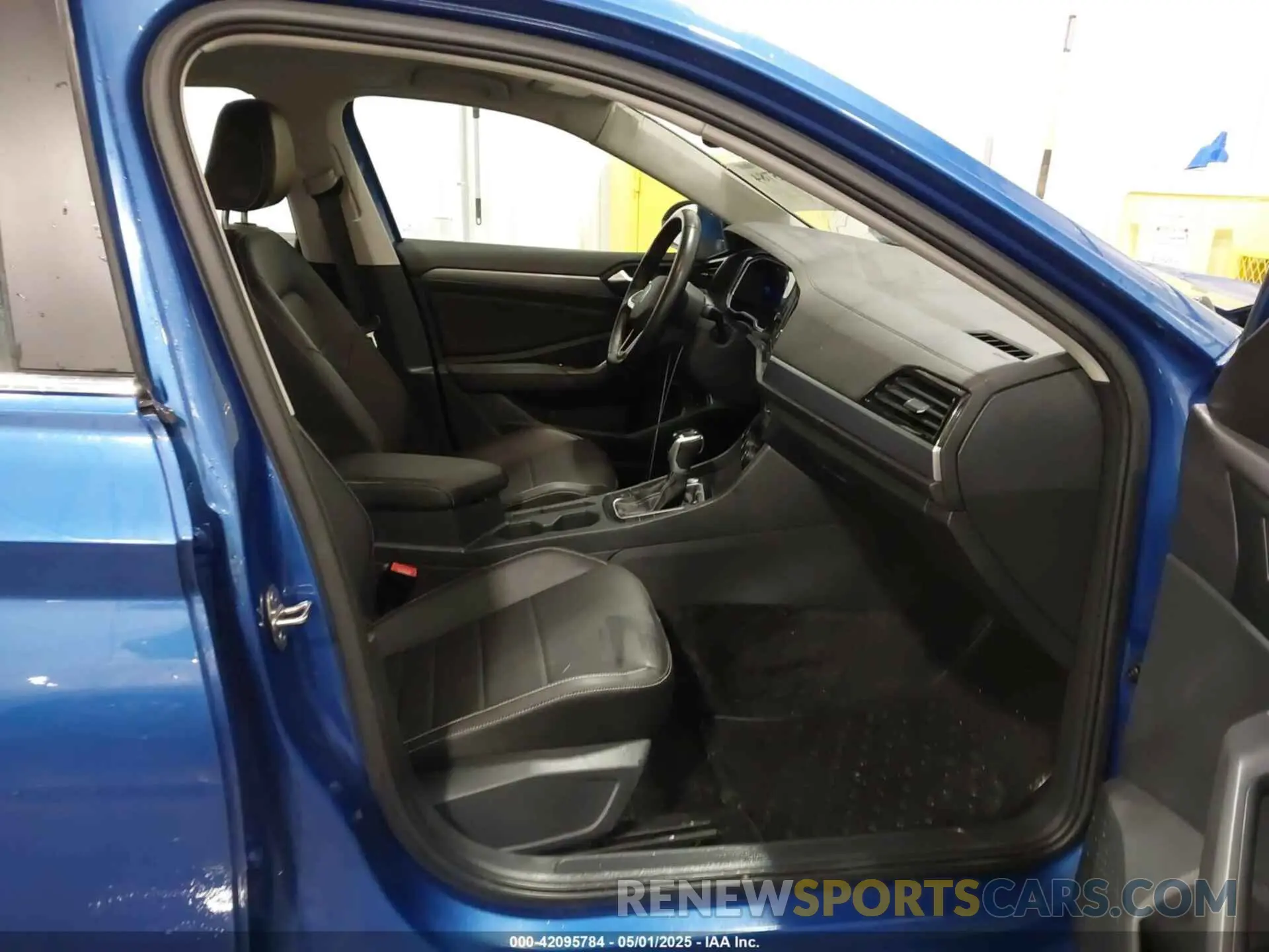 5 Photograph of a damaged car 3VWEM7BU1PM047285 VOLKSWAGEN JETTA 2023