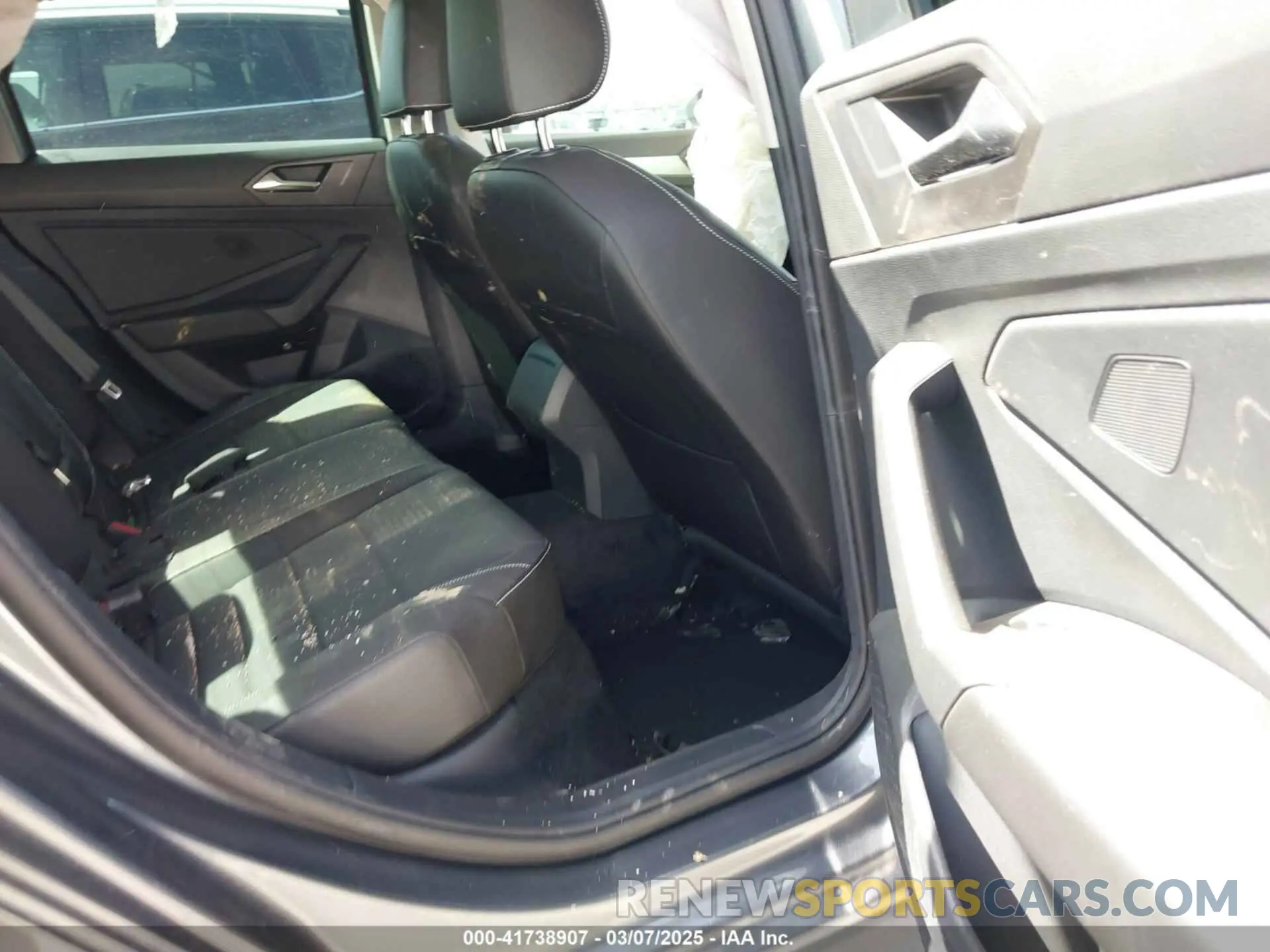 8 Photograph of a damaged car 3VW7M7BU1RM019109 VOLKSWAGEN JETTA 2024