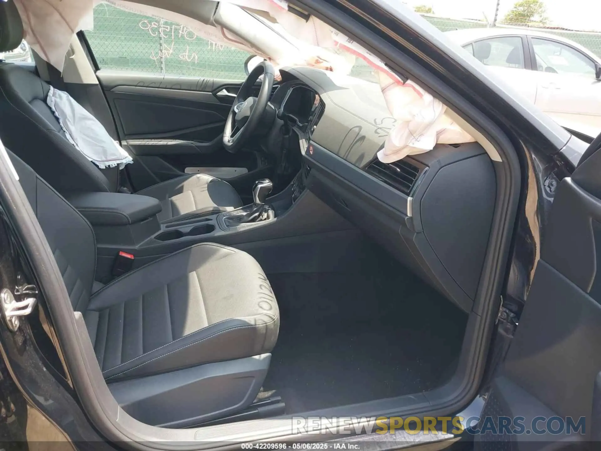 5 Photograph of a damaged car 3VWEM7BU6RM047530 VOLKSWAGEN JETTA 2024