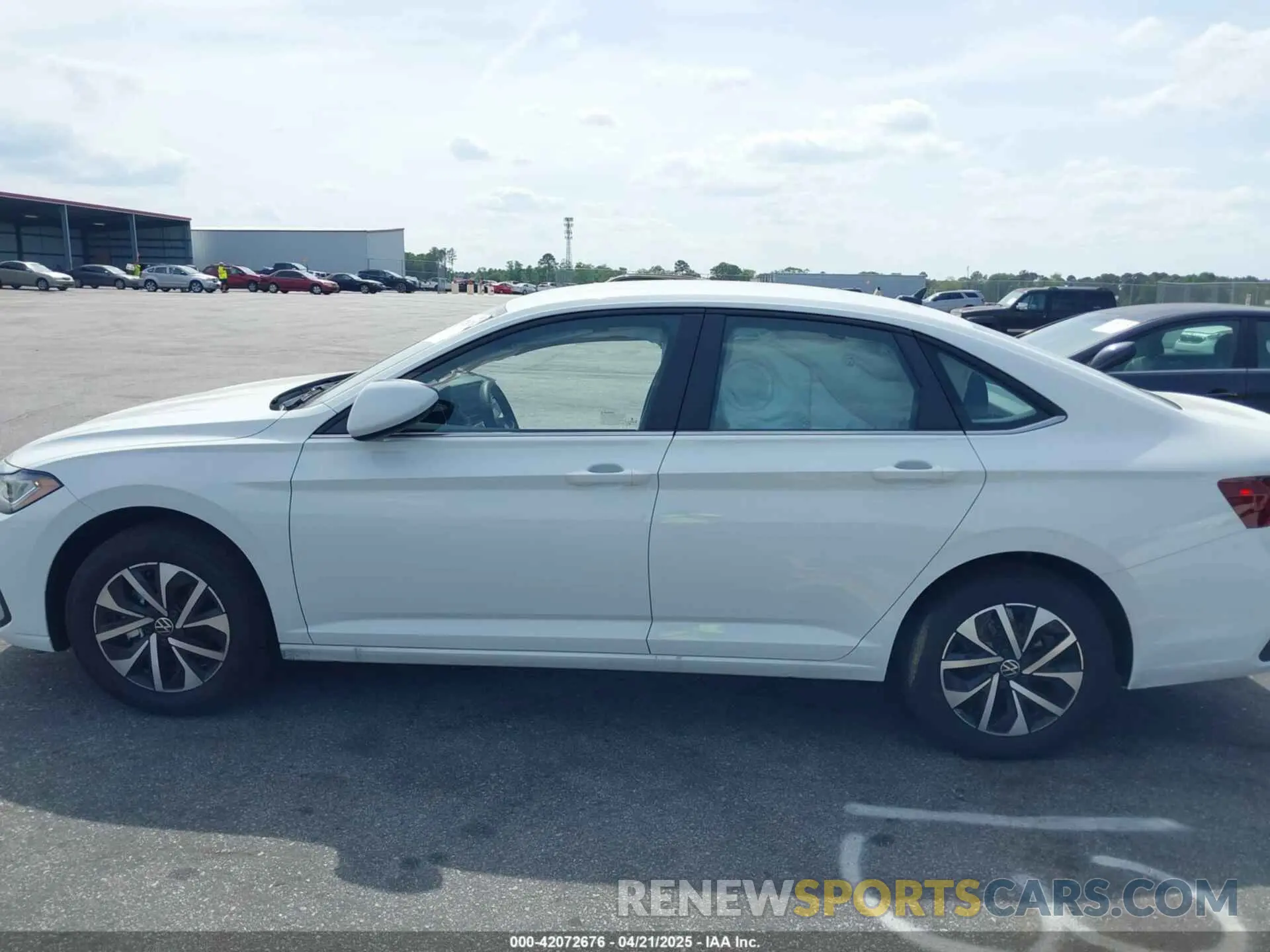 14 Photograph of a damaged car 3VW5X7BU2SM044699 VOLKSWAGEN JETTA 2025