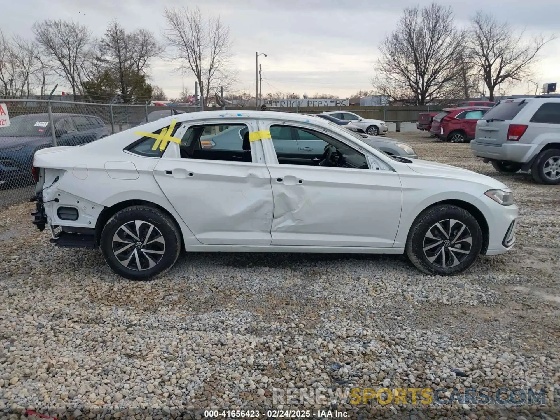 14 Photograph of a damaged car 3VW5X7BU2SM045979 VOLKSWAGEN JETTA 2025