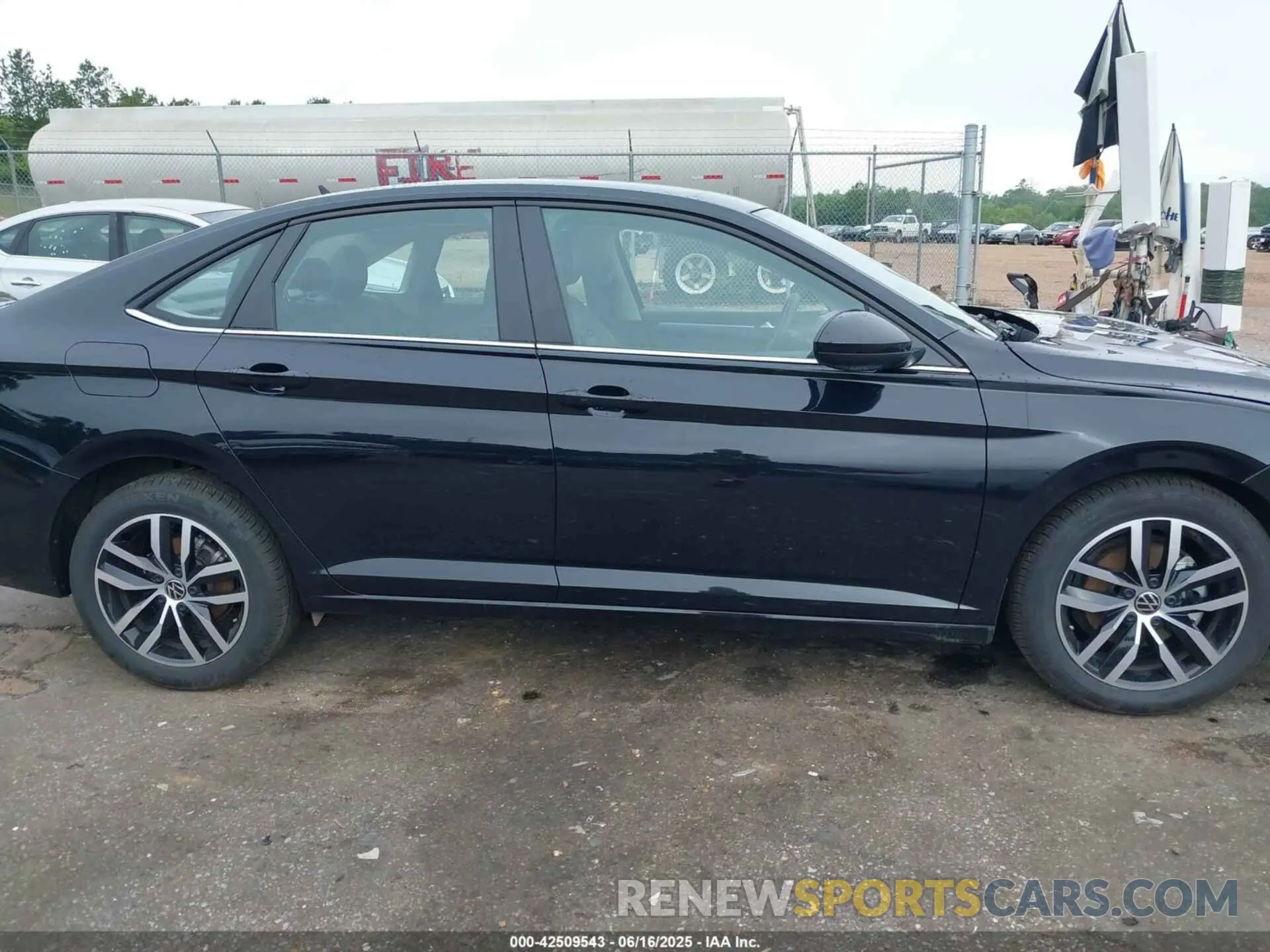 13 Фотография поврежденного автомобиля 3VW7X7BU4SM043286 VOLKSWAGEN JETTA 2025