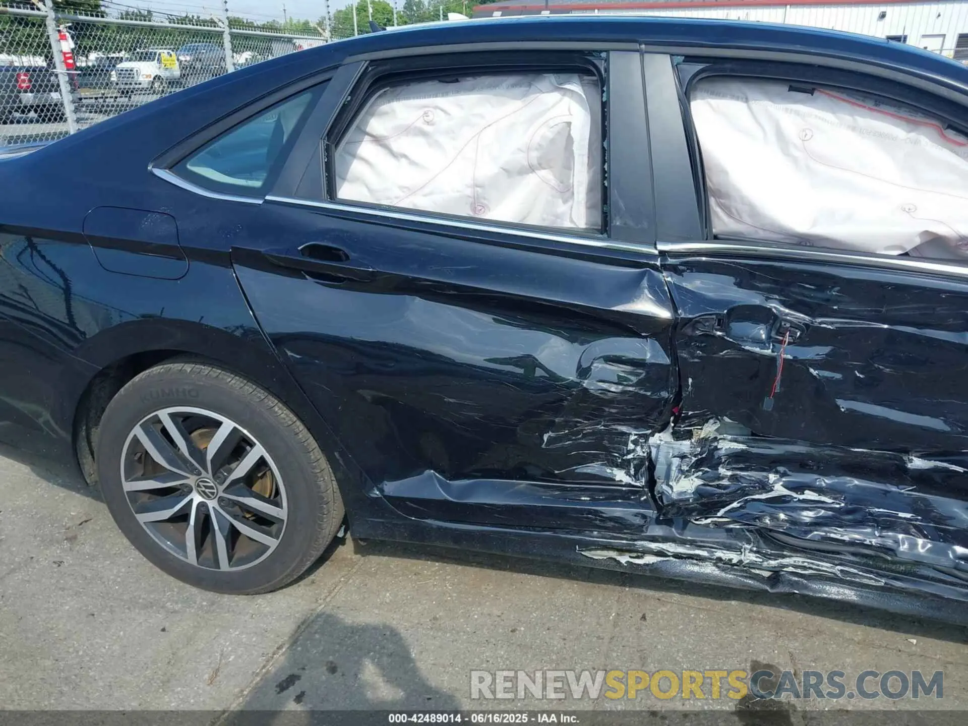 17 Фотография поврежденного автомобиля 3VW7X7BU5SM012063 VOLKSWAGEN JETTA 2025