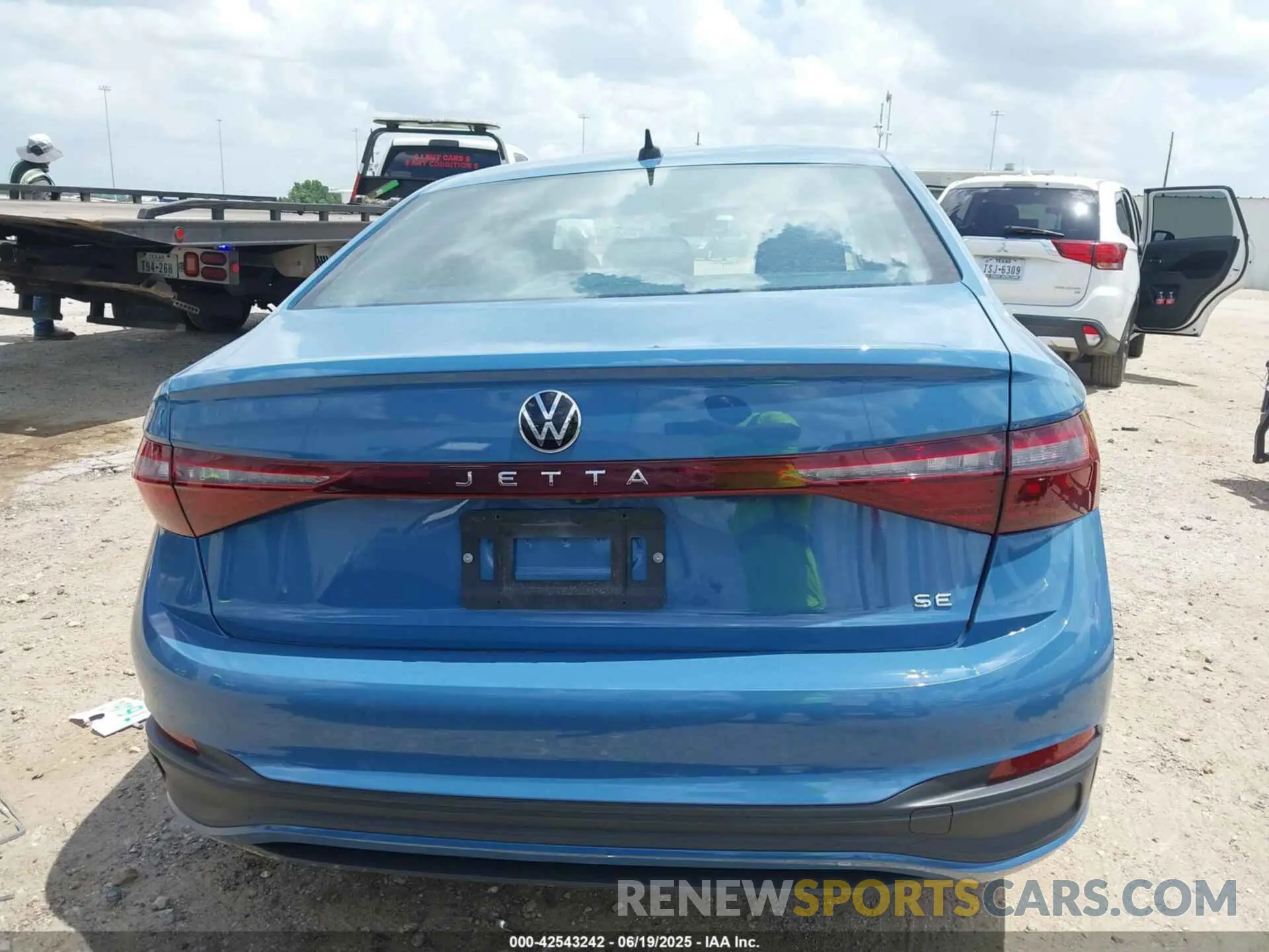17 Photograph of a damaged car 3VW7X7BU5SM060761 VOLKSWAGEN JETTA 2025