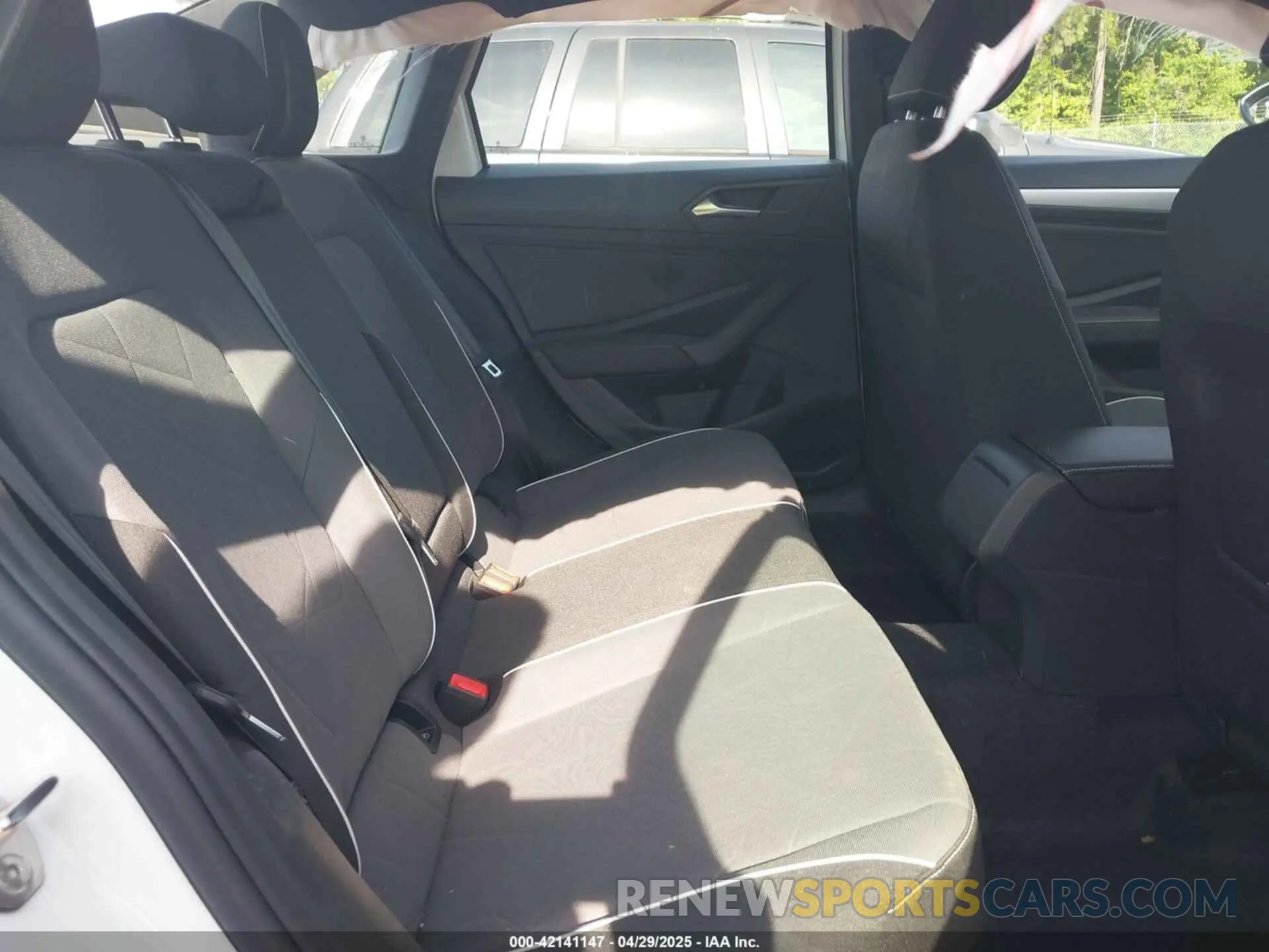 8 Photograph of a damaged car 3VWBX7BU1SM066003 VOLKSWAGEN JETTA 2025