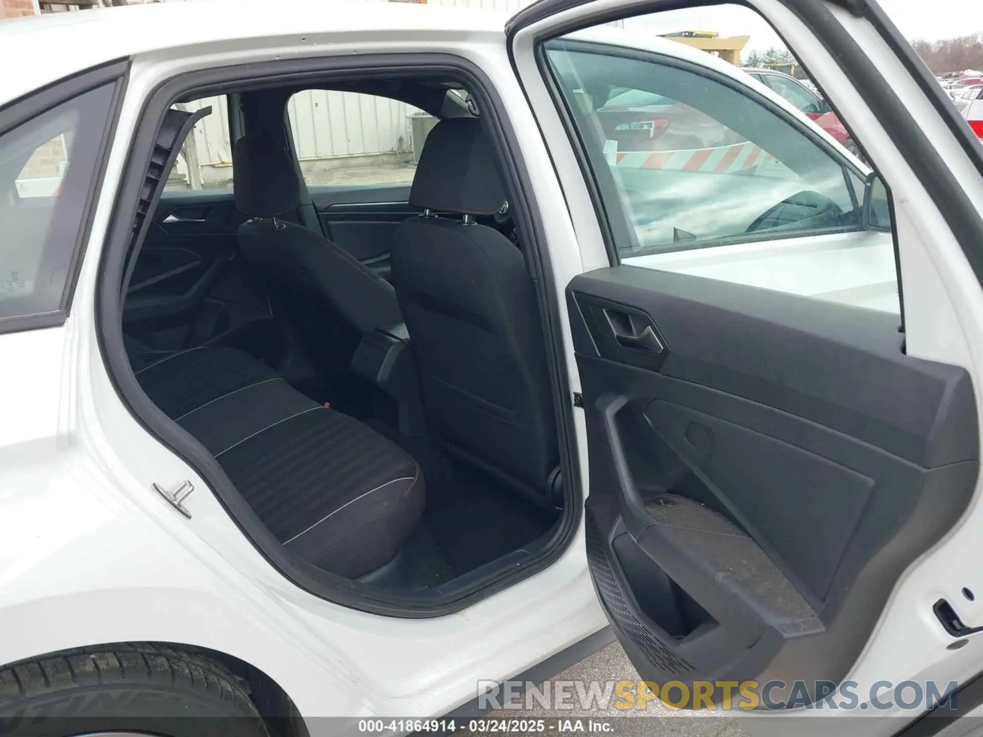 8 Photograph of a damaged car 3VW6T7BU9KM243846 VOLKSWAGEN JETTA GLI 2019