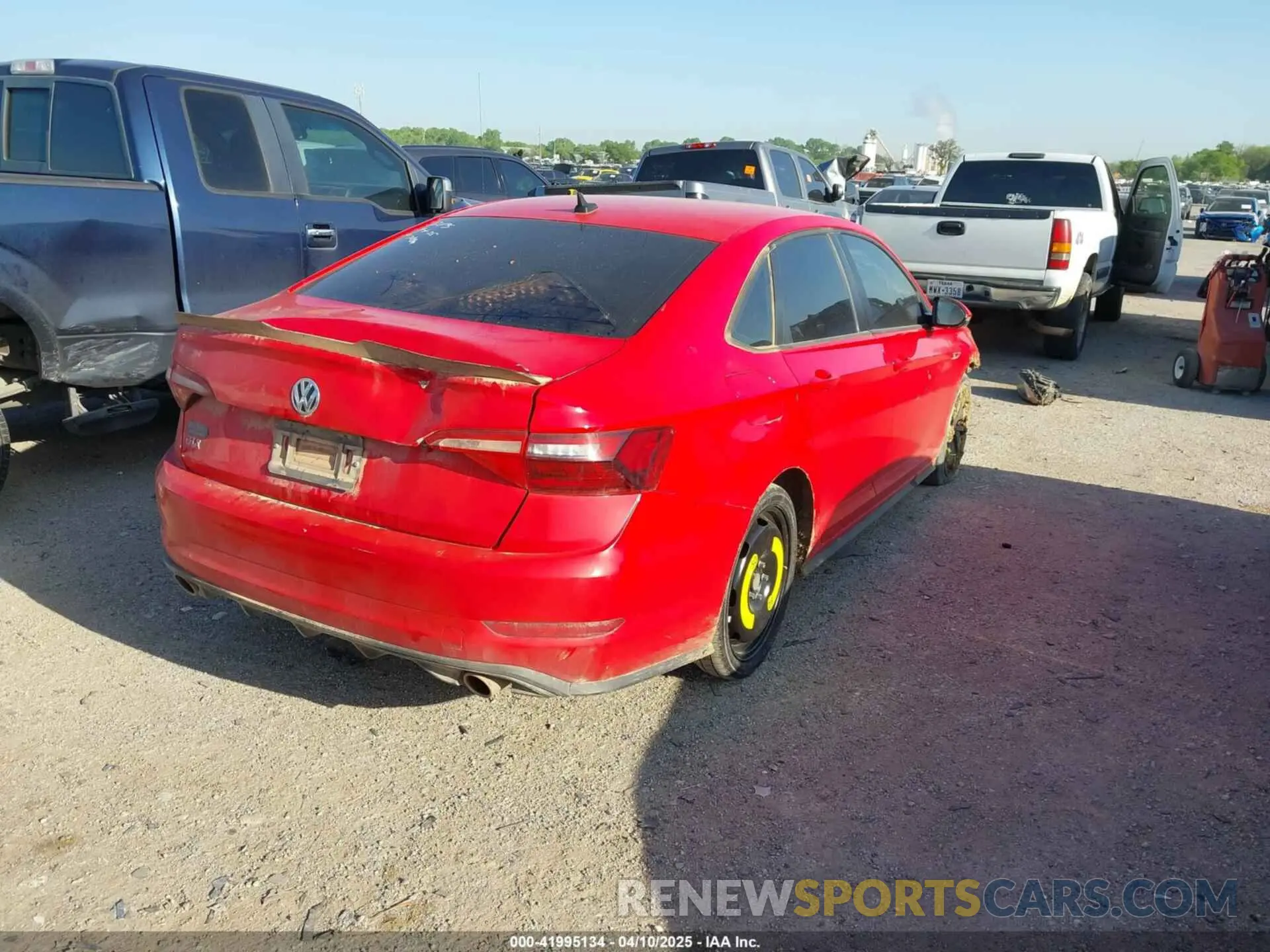 4 Photograph of a damaged car 3VW6T7BUXLM105802 VOLKSWAGEN JETTA GLI 2020