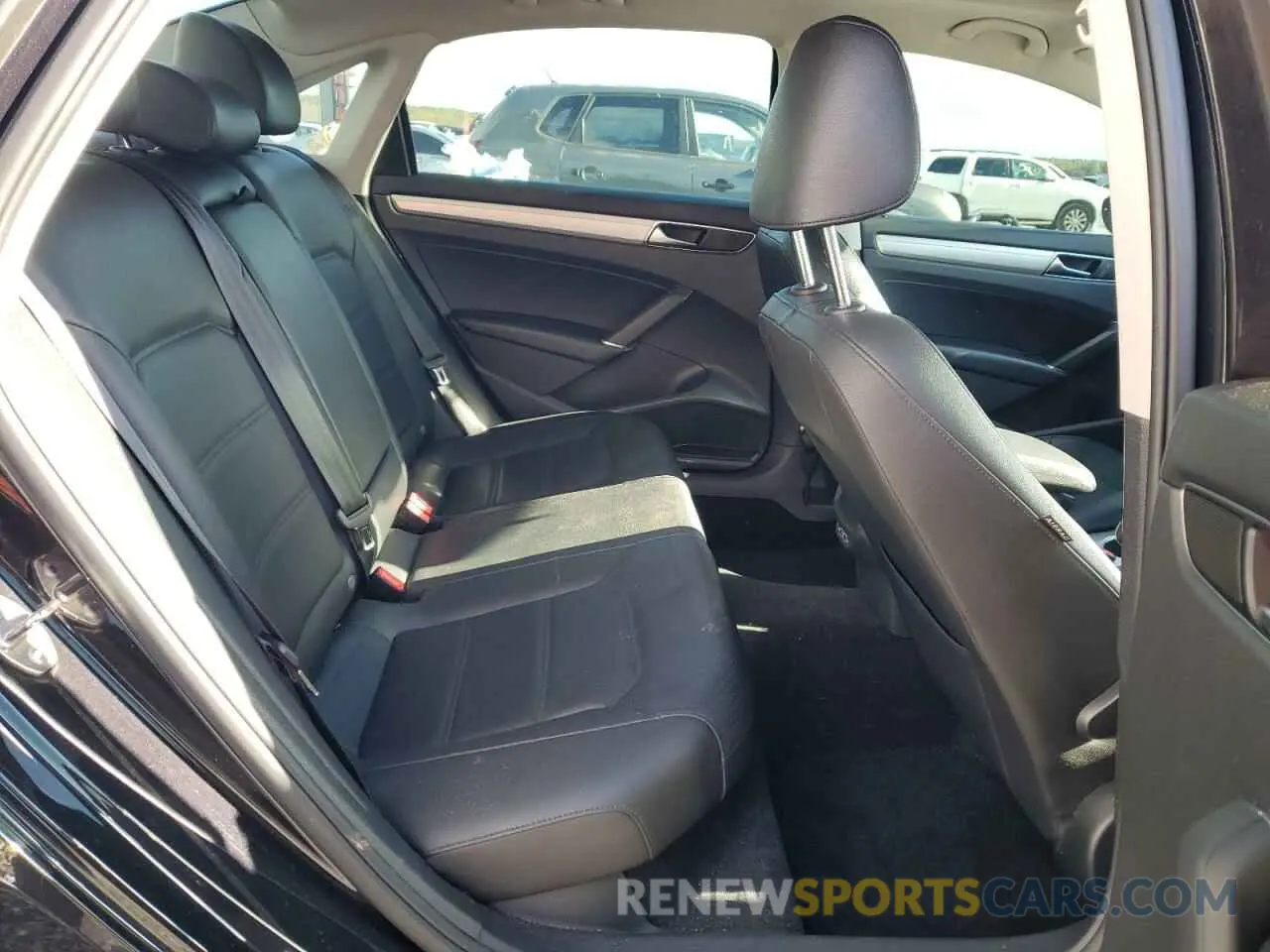 10 Photograph of a damaged car 1VWLA7A31KC004813 VOLKSWAGEN PASSAT 2019