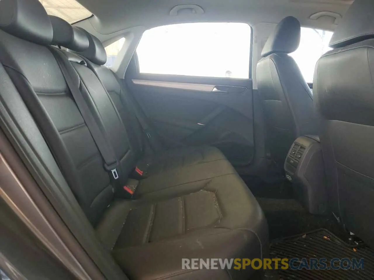 10 Photograph of a damaged car 1VWLA7A32KC005288 VOLKSWAGEN PASSAT 2019