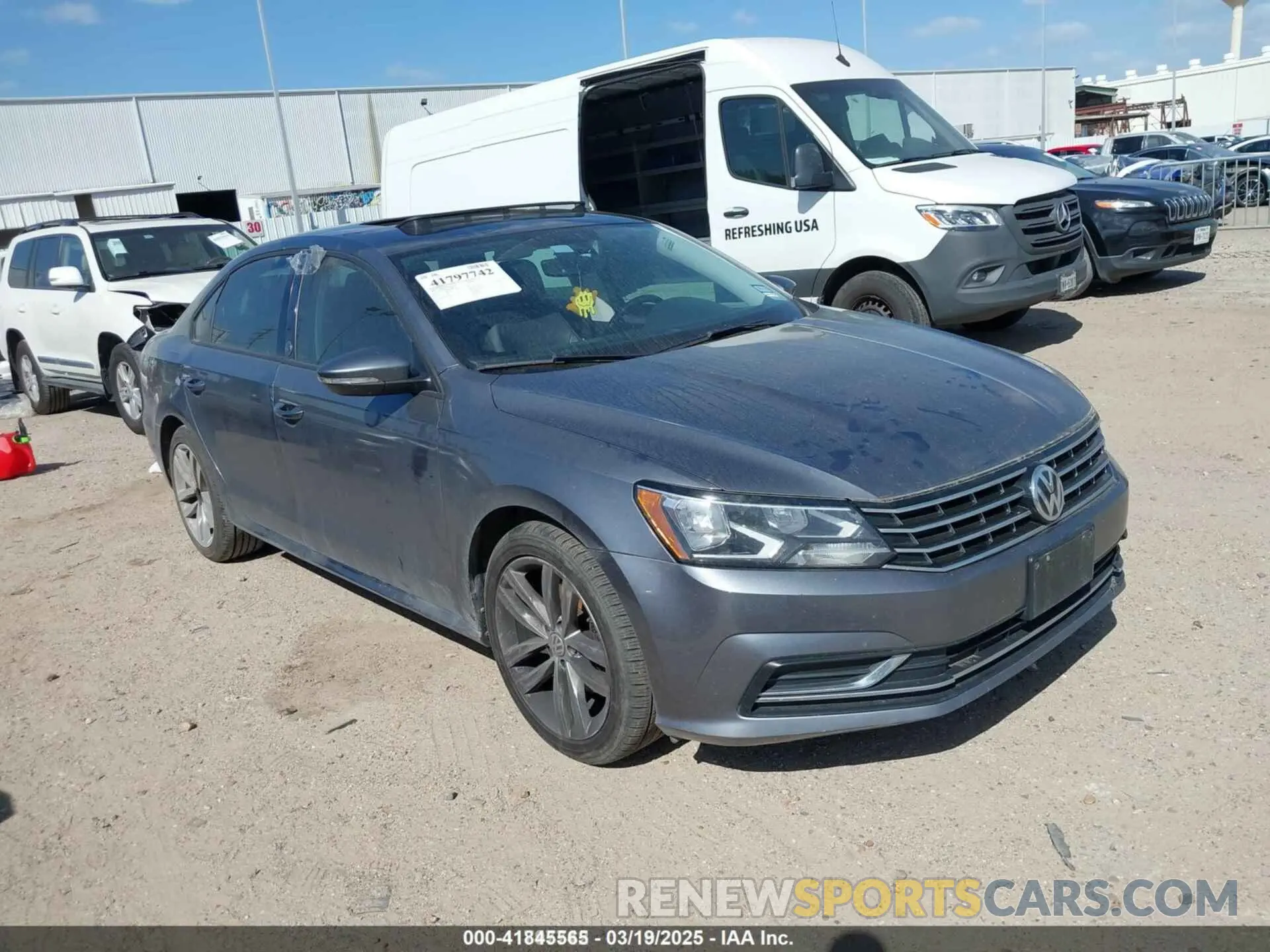 1 Фотография поврежденного автомобиля 1VWLA7A32KC008823 VOLKSWAGEN PASSAT 2019