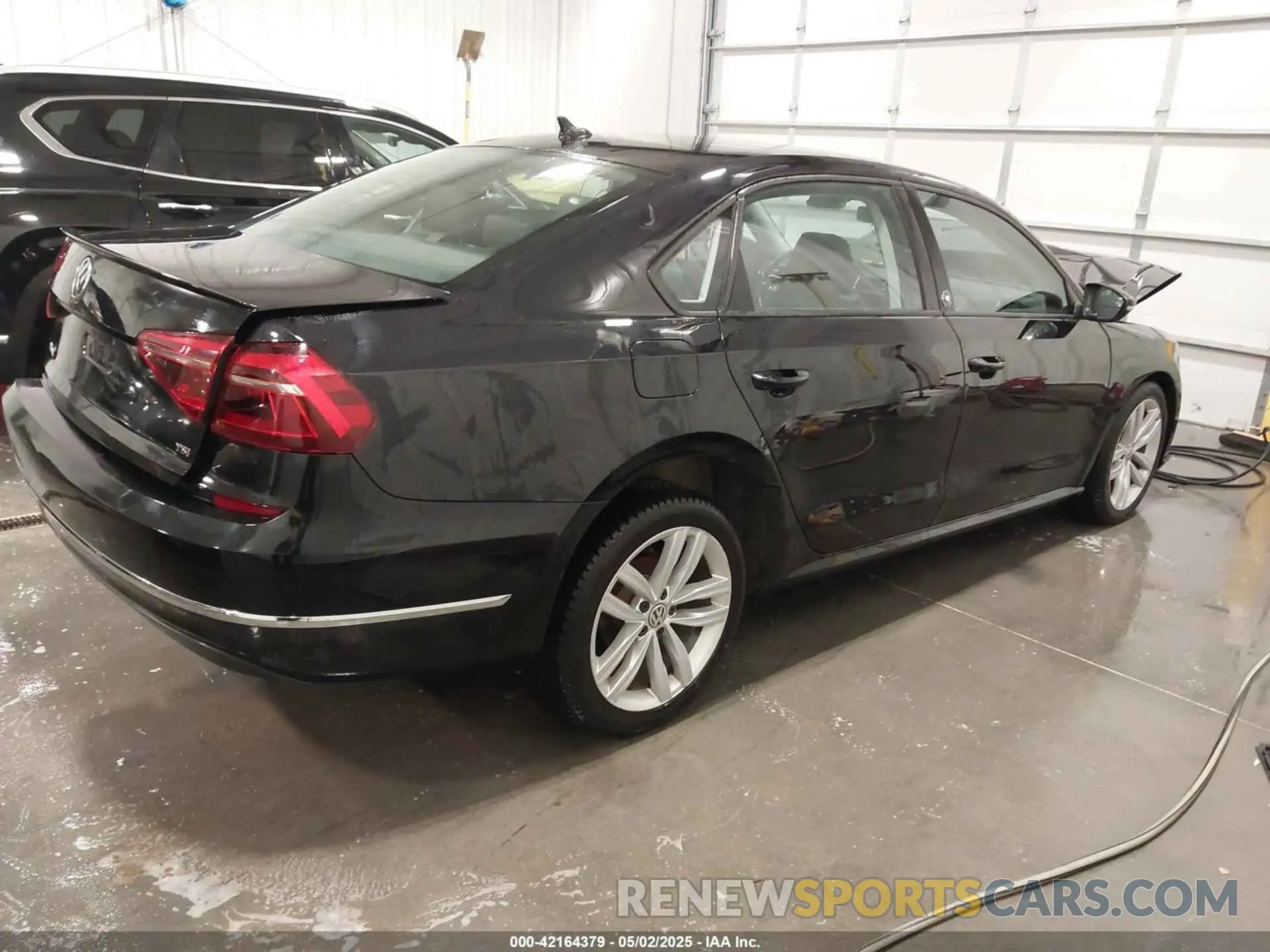 4 Photograph of a damaged car 1VWLA7A36KC004077 VOLKSWAGEN PASSAT 2019