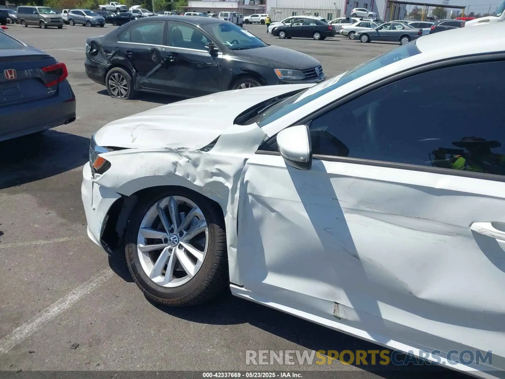 6 Photograph of a damaged car 1VWAA7A35LC013541 VOLKSWAGEN PASSAT 2020