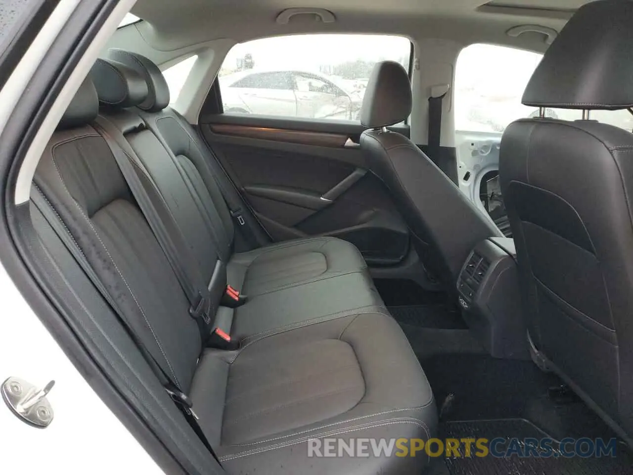 10 Photograph of a damaged car 1VWCA7A37LC005093 VOLKSWAGEN PASSAT 2020