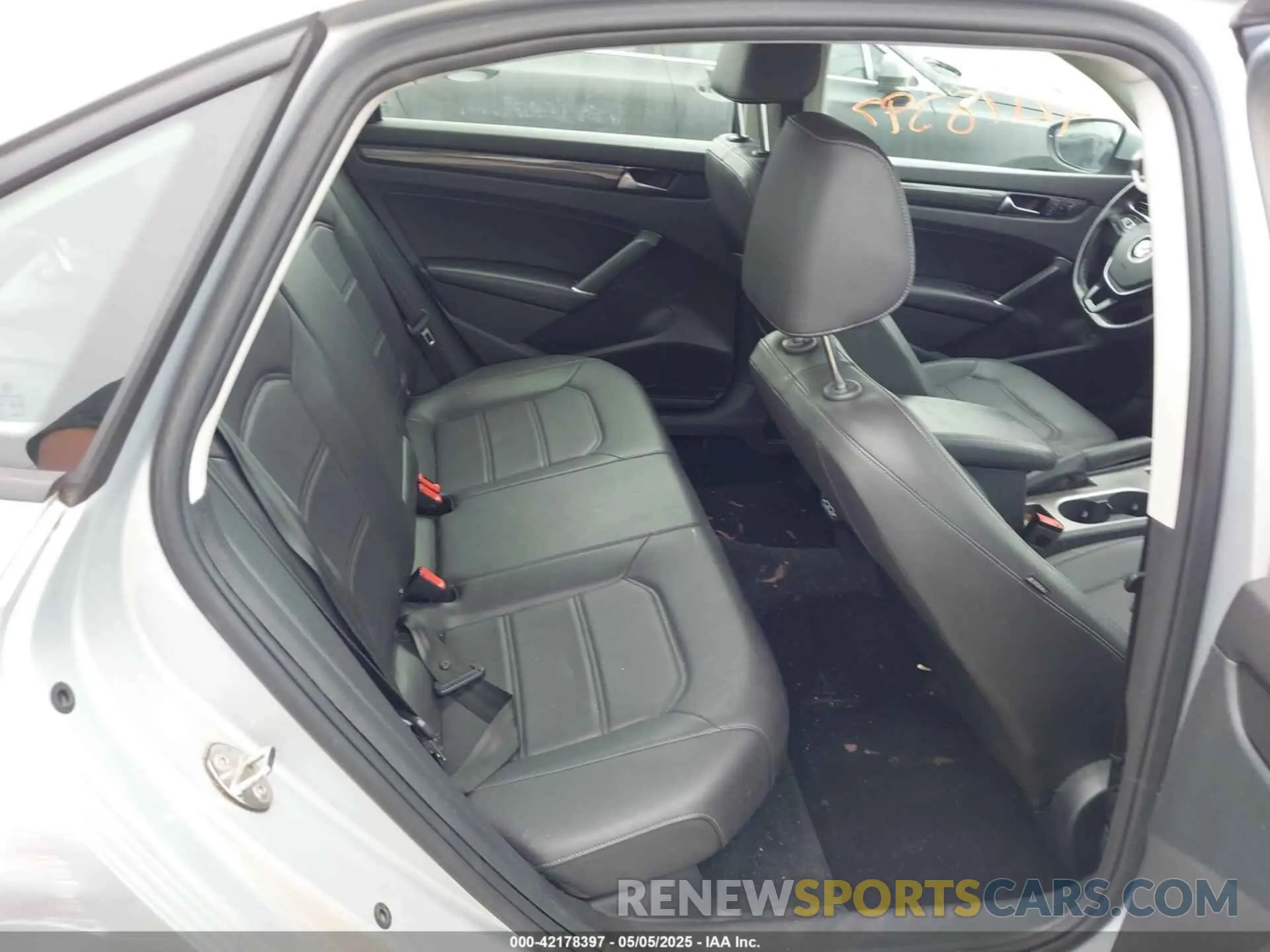 8 Photograph of a damaged car 1VWMA7A32LC021805 VOLKSWAGEN PASSAT 2020