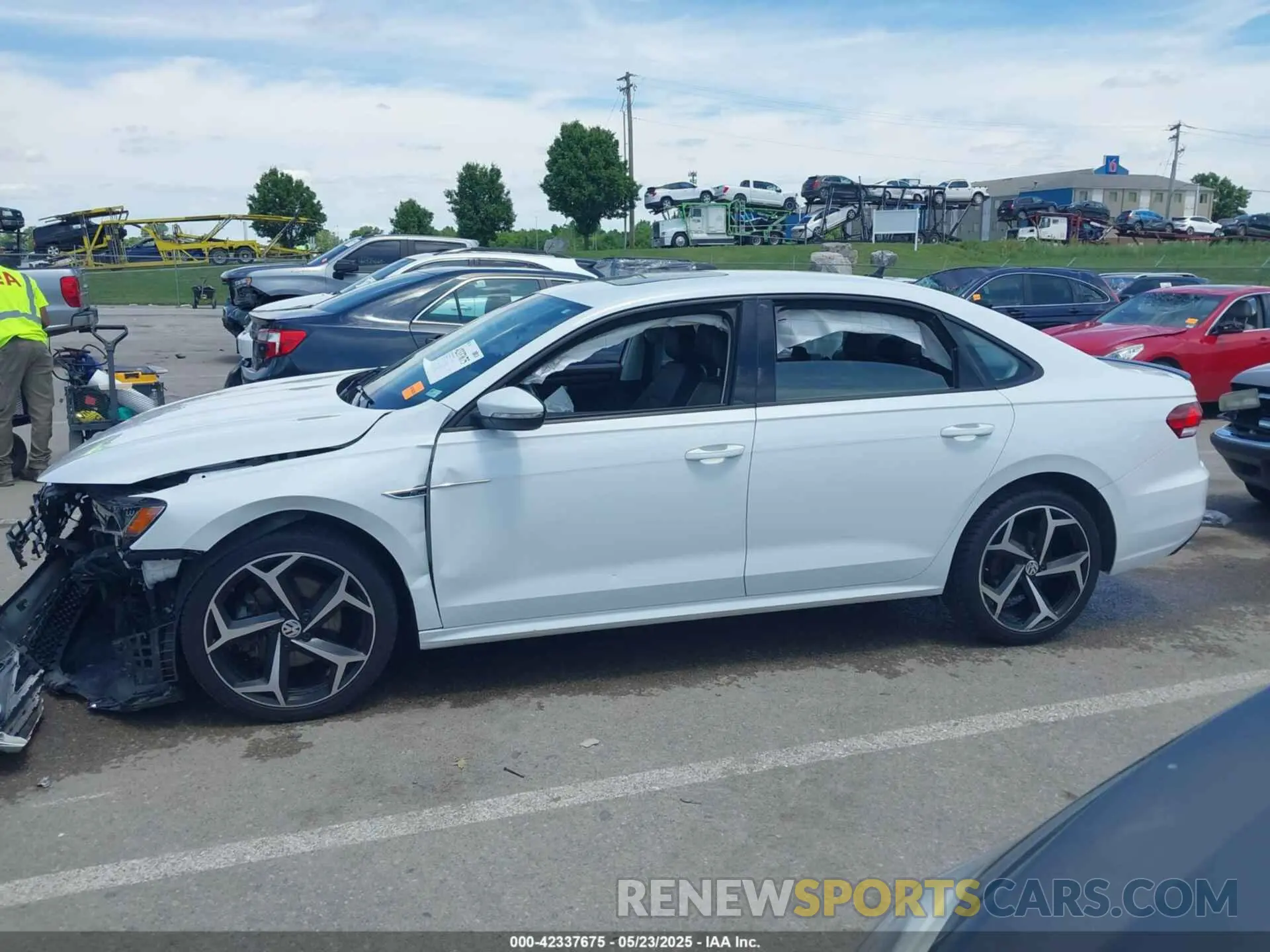 14 Photograph of a damaged car 1VWMA7A3XLC013709 VOLKSWAGEN PASSAT 2020