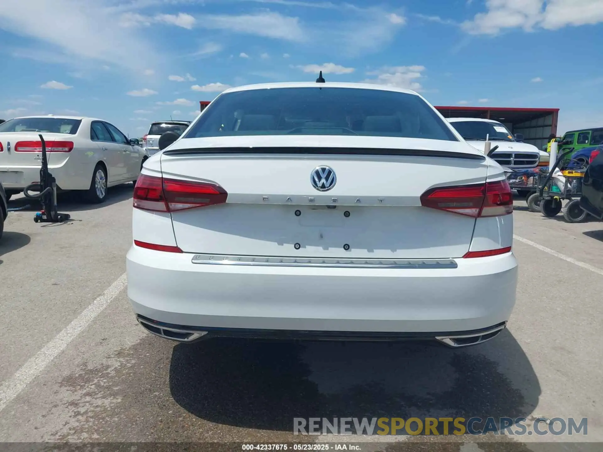 16 Photograph of a damaged car 1VWMA7A3XLC013709 VOLKSWAGEN PASSAT 2020