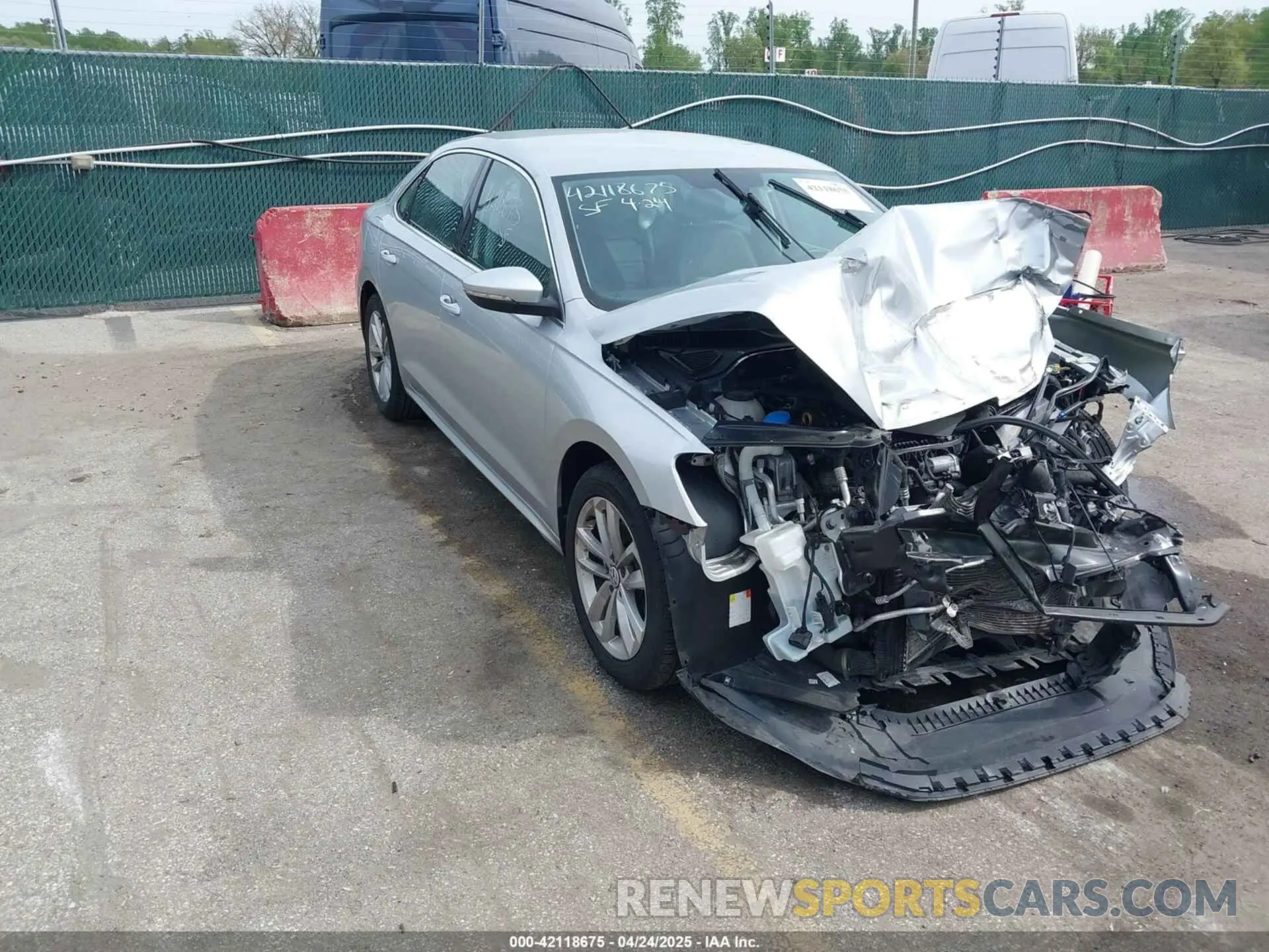1 Фотография поврежденного автомобиля 1VWSA7A31LC027280 VOLKSWAGEN PASSAT 2020