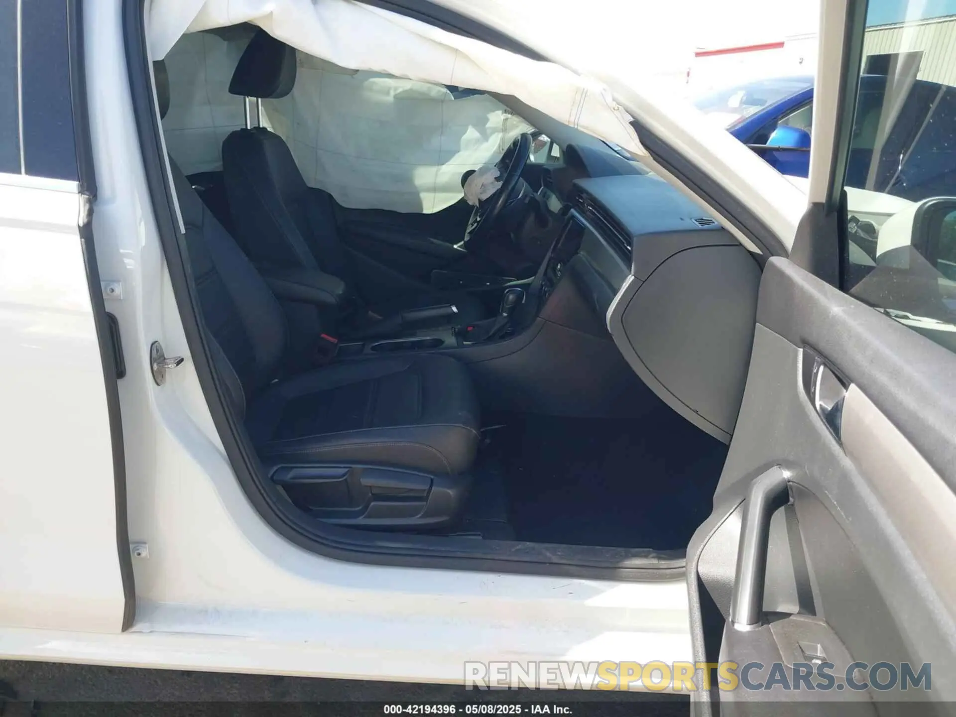 5 Photograph of a damaged car 1VWSA7A32LC010911 VOLKSWAGEN PASSAT 2020
