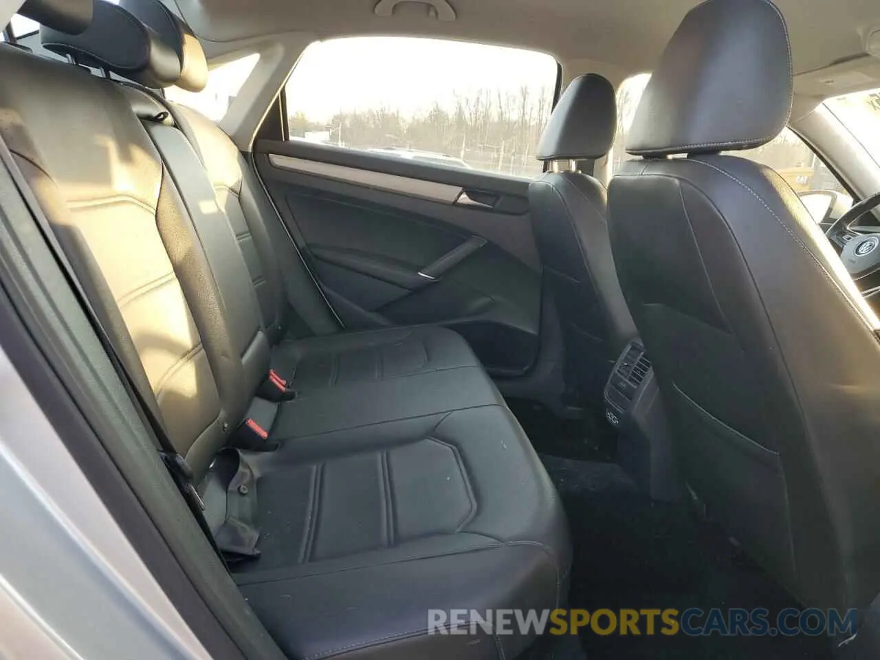 10 Фотография поврежденного автомобиля 1VWSA7A32LC015882 VOLKSWAGEN PASSAT 2020