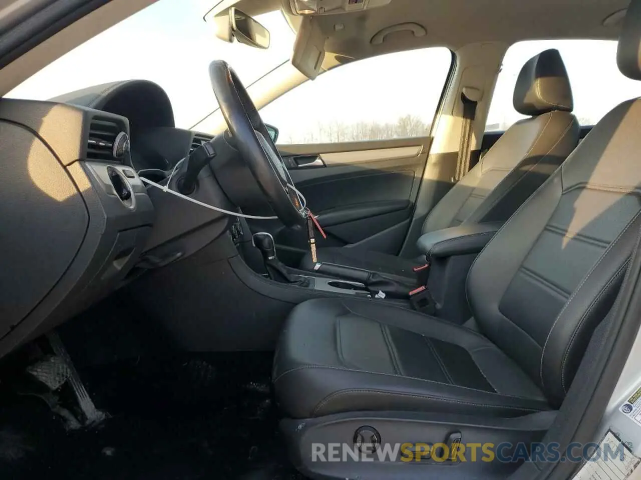 7 Фотография поврежденного автомобиля 1VWSA7A32LC015882 VOLKSWAGEN PASSAT 2020