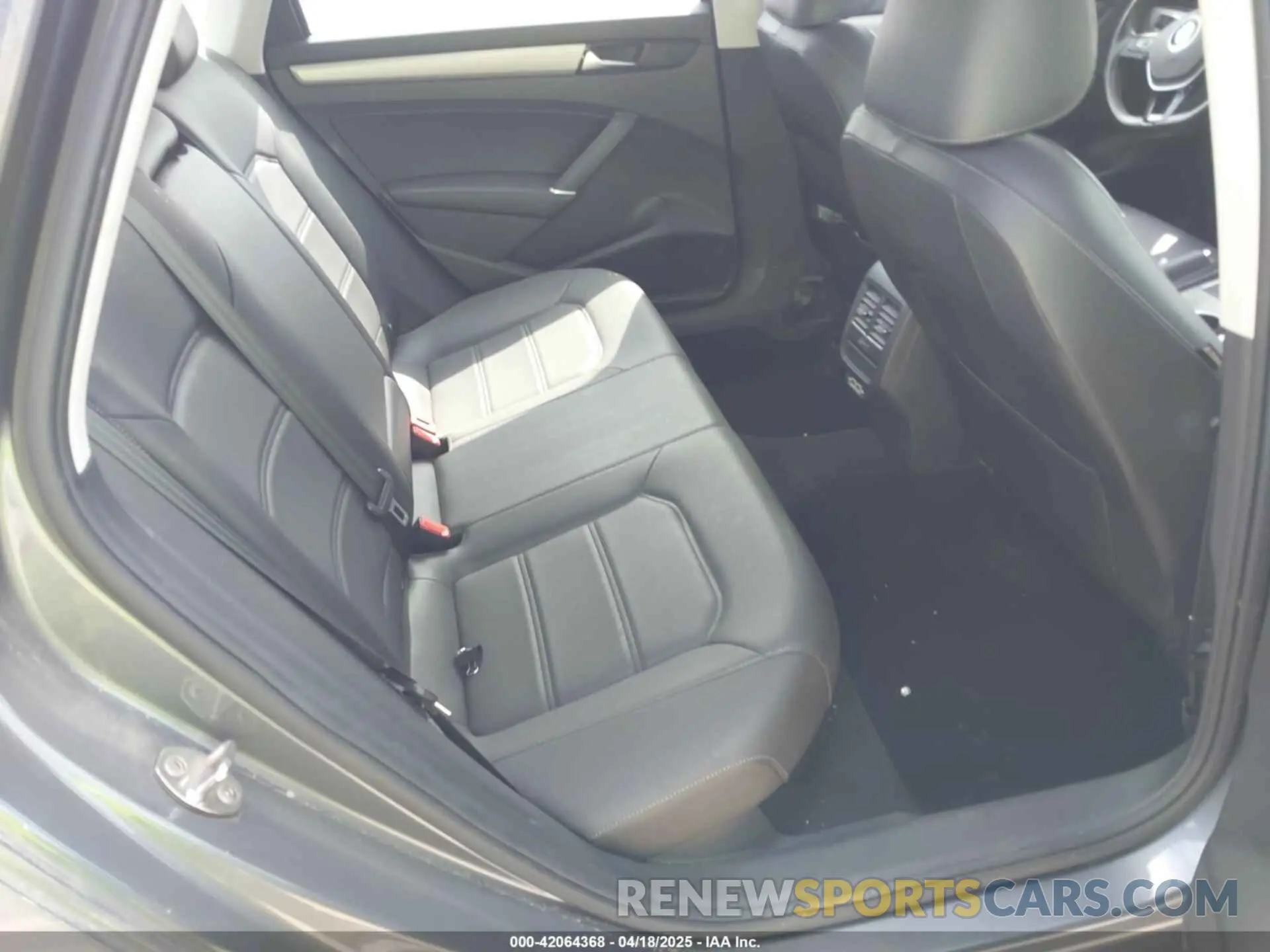 8 Фотография поврежденного автомобиля 1VWSA7A34LC023689 VOLKSWAGEN PASSAT 2020