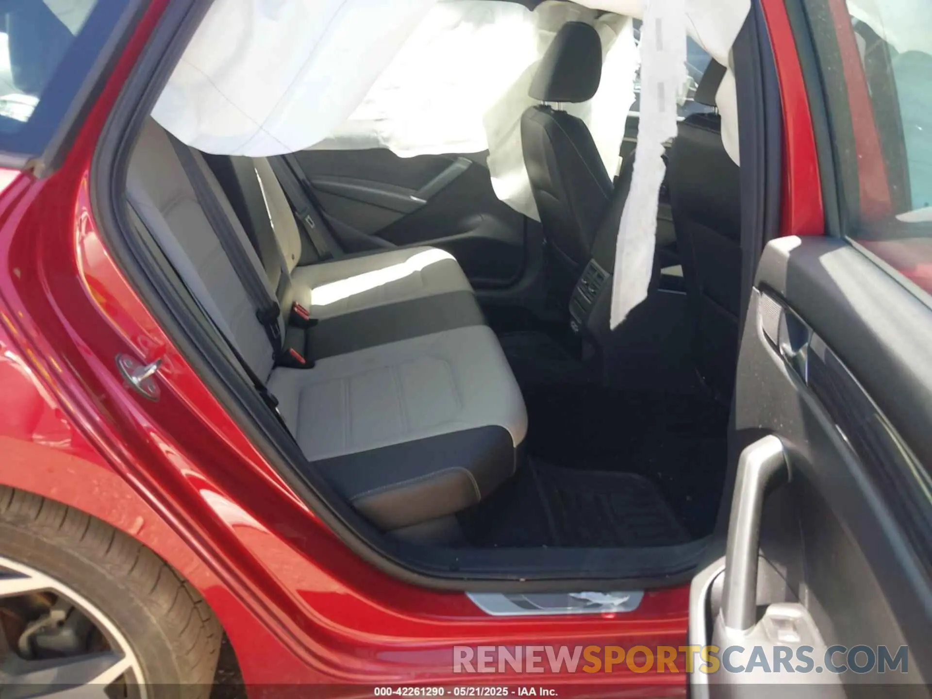 8 Photograph of a damaged car 1VWMA7A35MC018284 VOLKSWAGEN PASSAT 2021