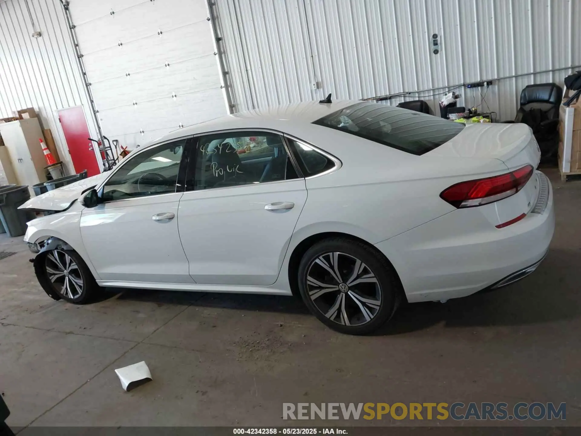 14 Photograph of a damaged car 1VWSA7A30MC014179 VOLKSWAGEN PASSAT 2021