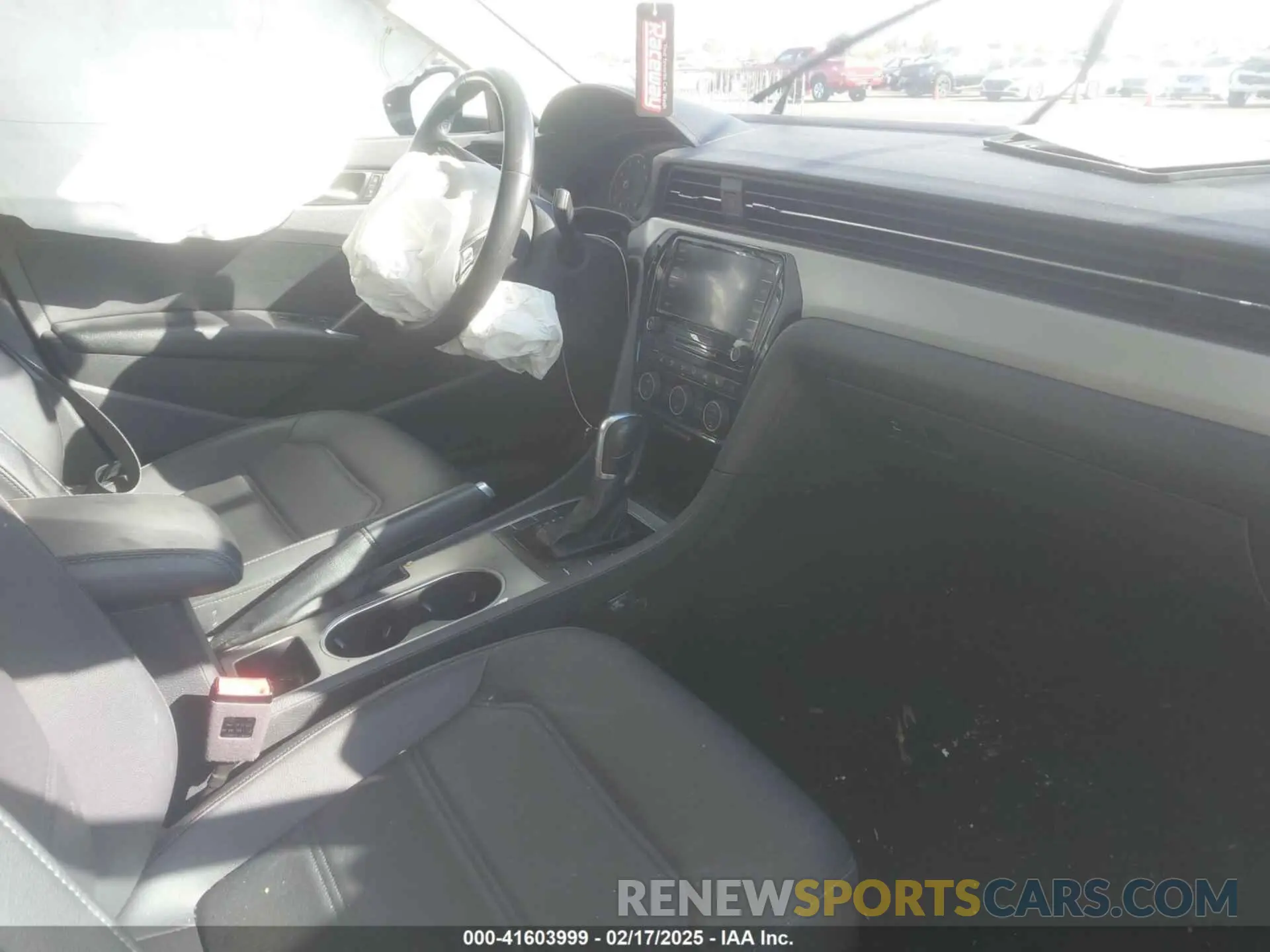 5 Photograph of a damaged car 1VWSA7A32MC001319 VOLKSWAGEN PASSAT 2021