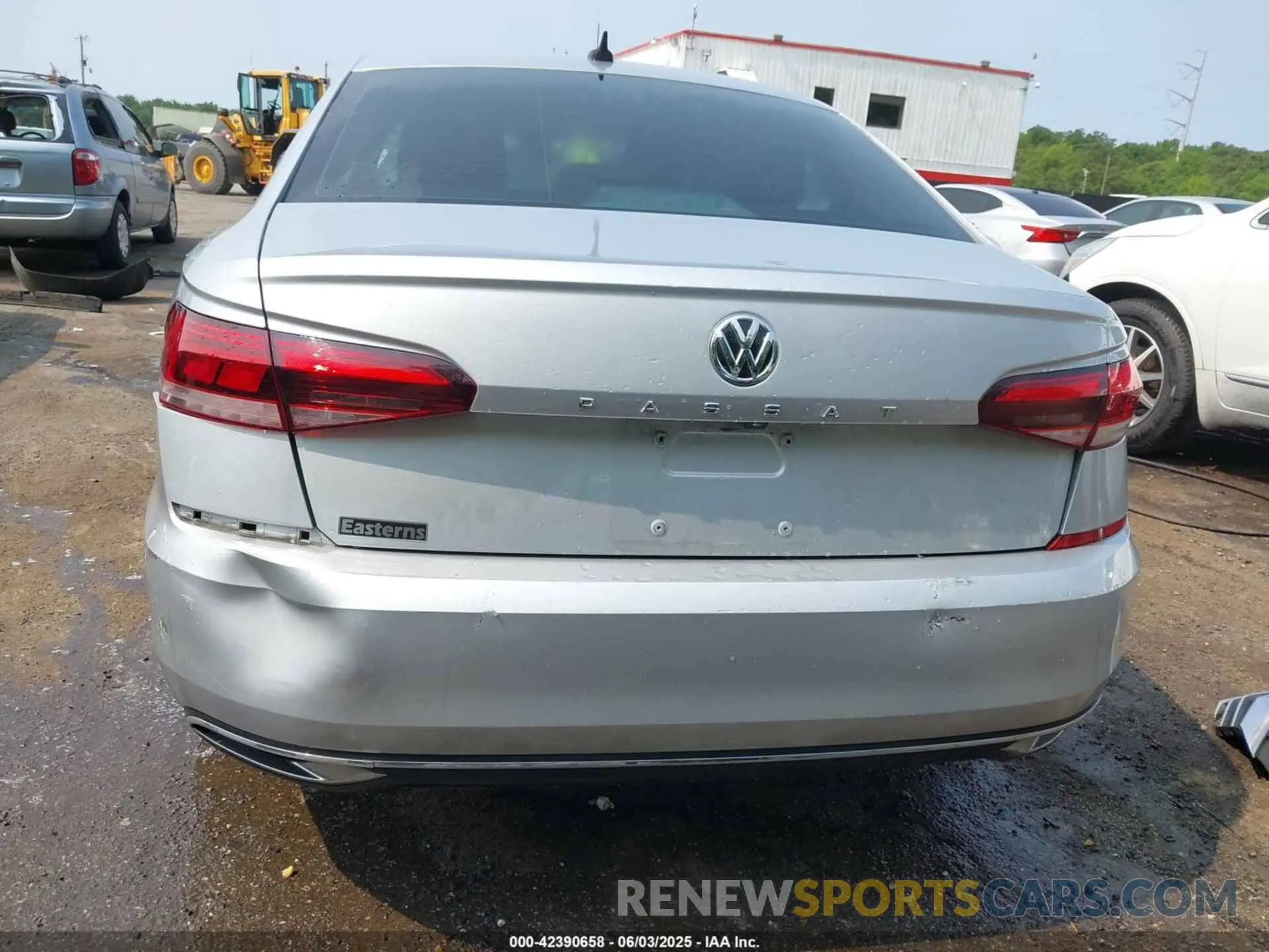 17 Photograph of a damaged car 1VWSA7A34MC000320 VOLKSWAGEN PASSAT 2021