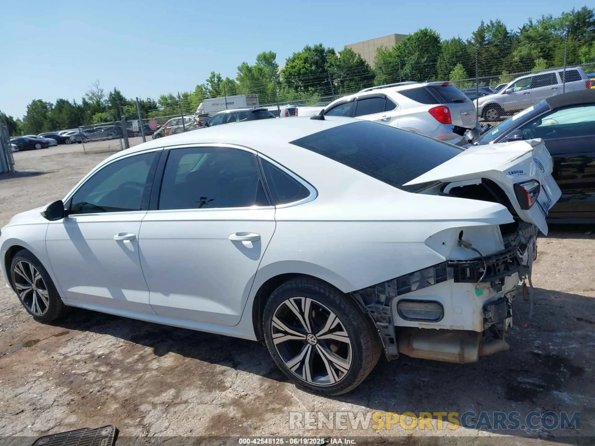 15 Photograph of a damaged car 1VWSA7A34MC018770 VOLKSWAGEN PASSAT 2021