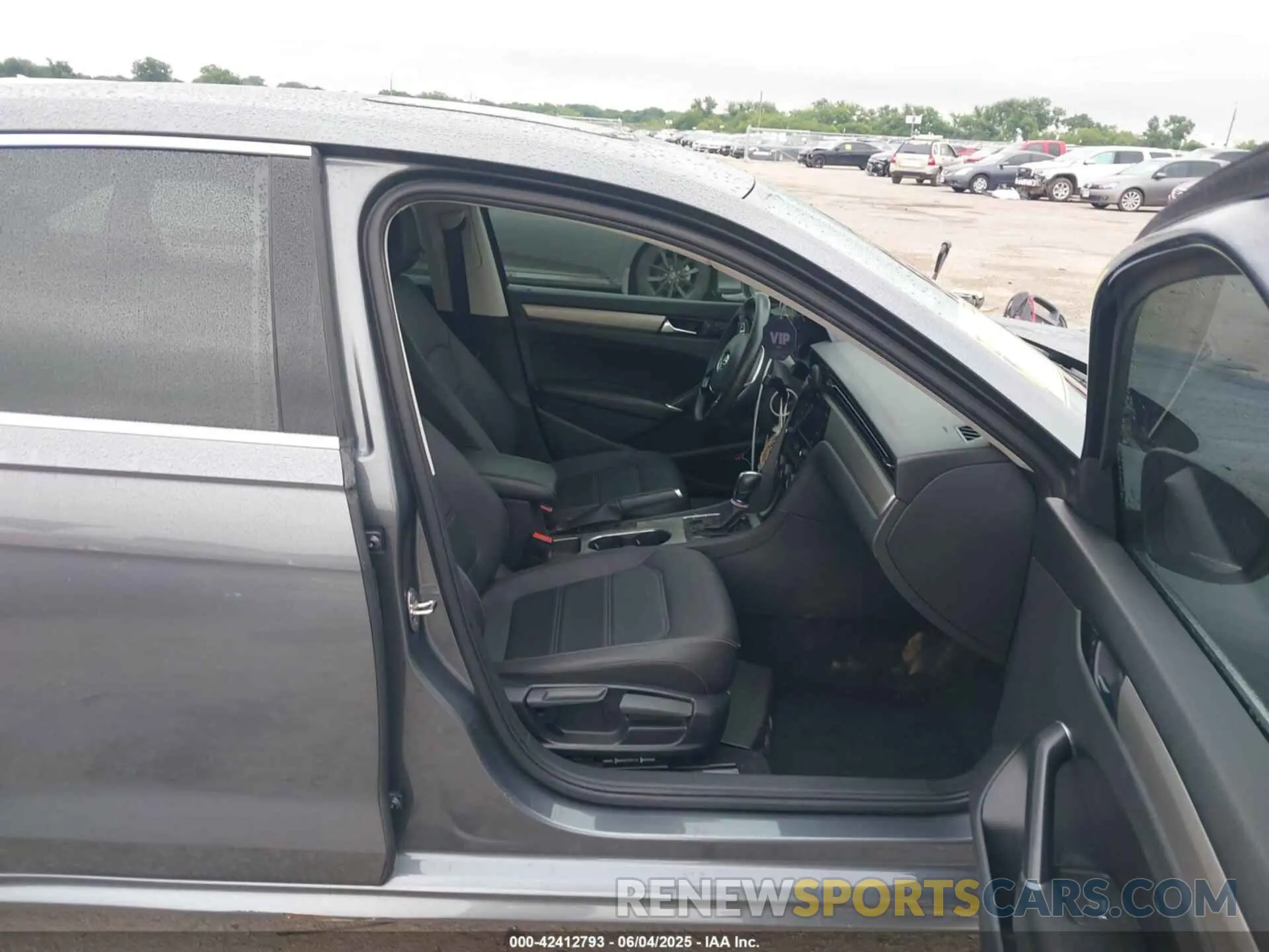 5 Photograph of a damaged car 1VWSA7A37MC004412 VOLKSWAGEN PASSAT 2021